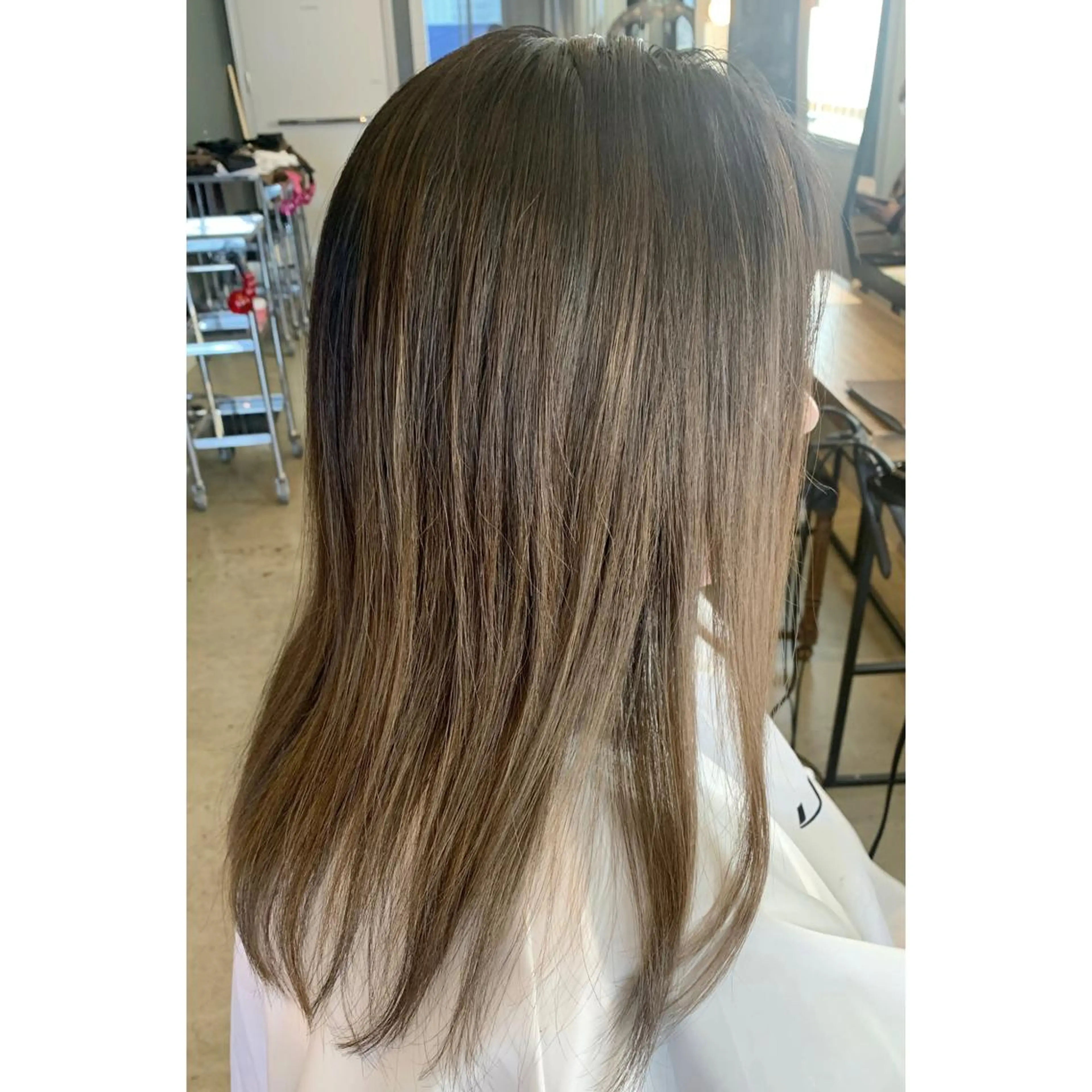 ロング カラー 透明感カラー シルバー カット ヘアカラー 佐藤 美紅のヘアスタイル