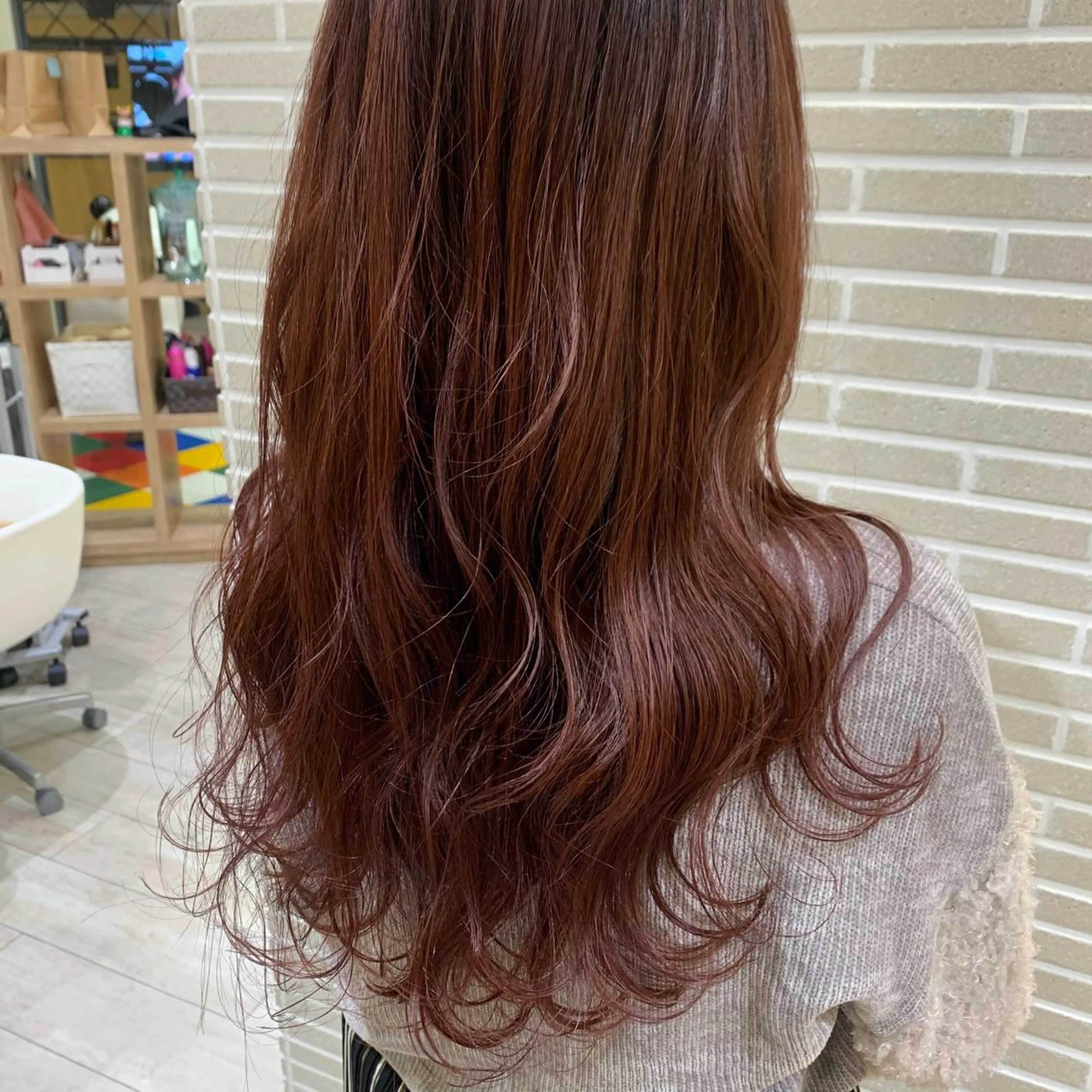 ロング ヘアカラー amie三ノ宮所属・潟上 菜摘のヘアスタイル