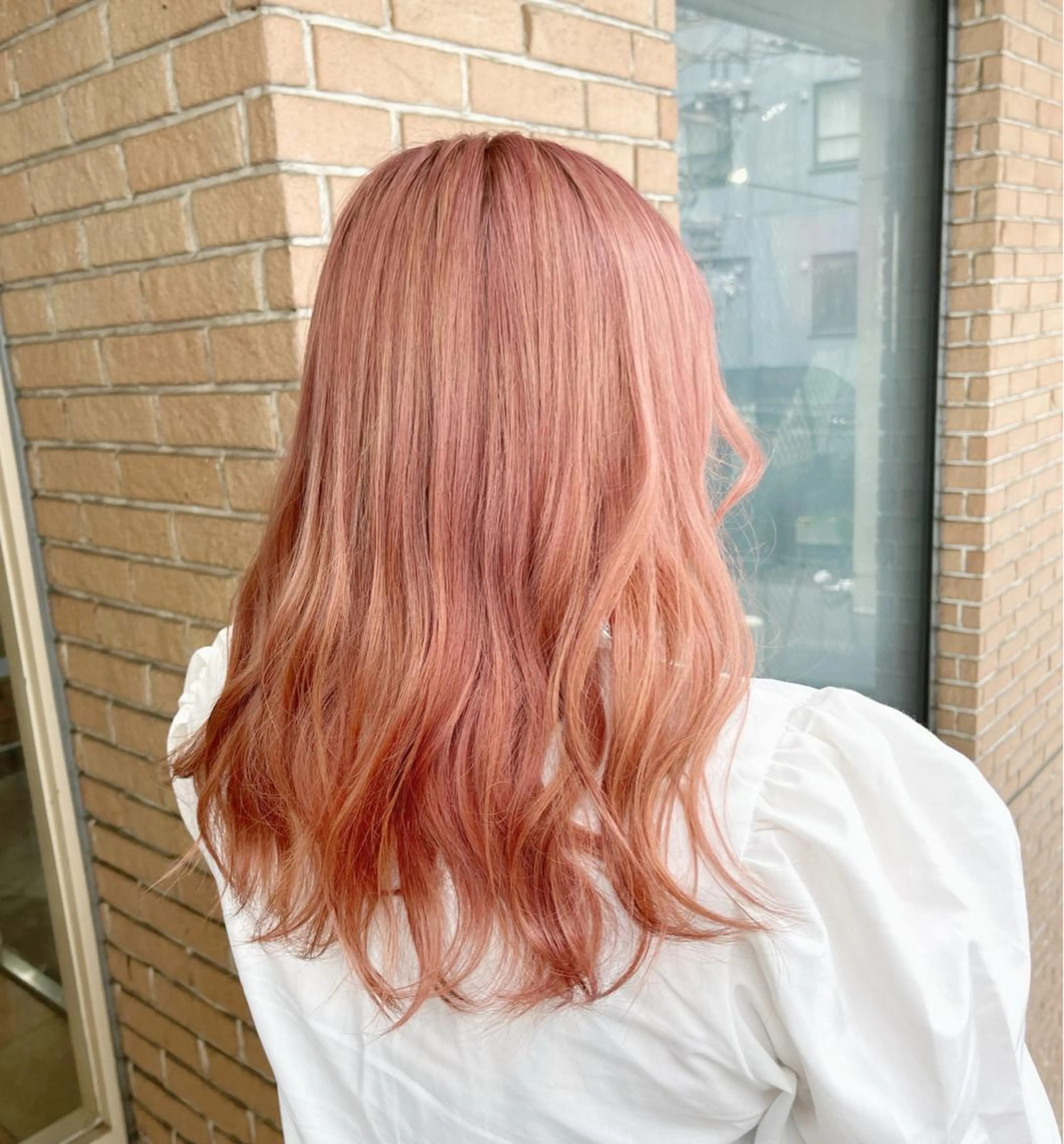 セミロング カラー ブリーチ ヘアカラー ピンクカラー🩷 ヘアセットＮＯ.1のヘアスタイル