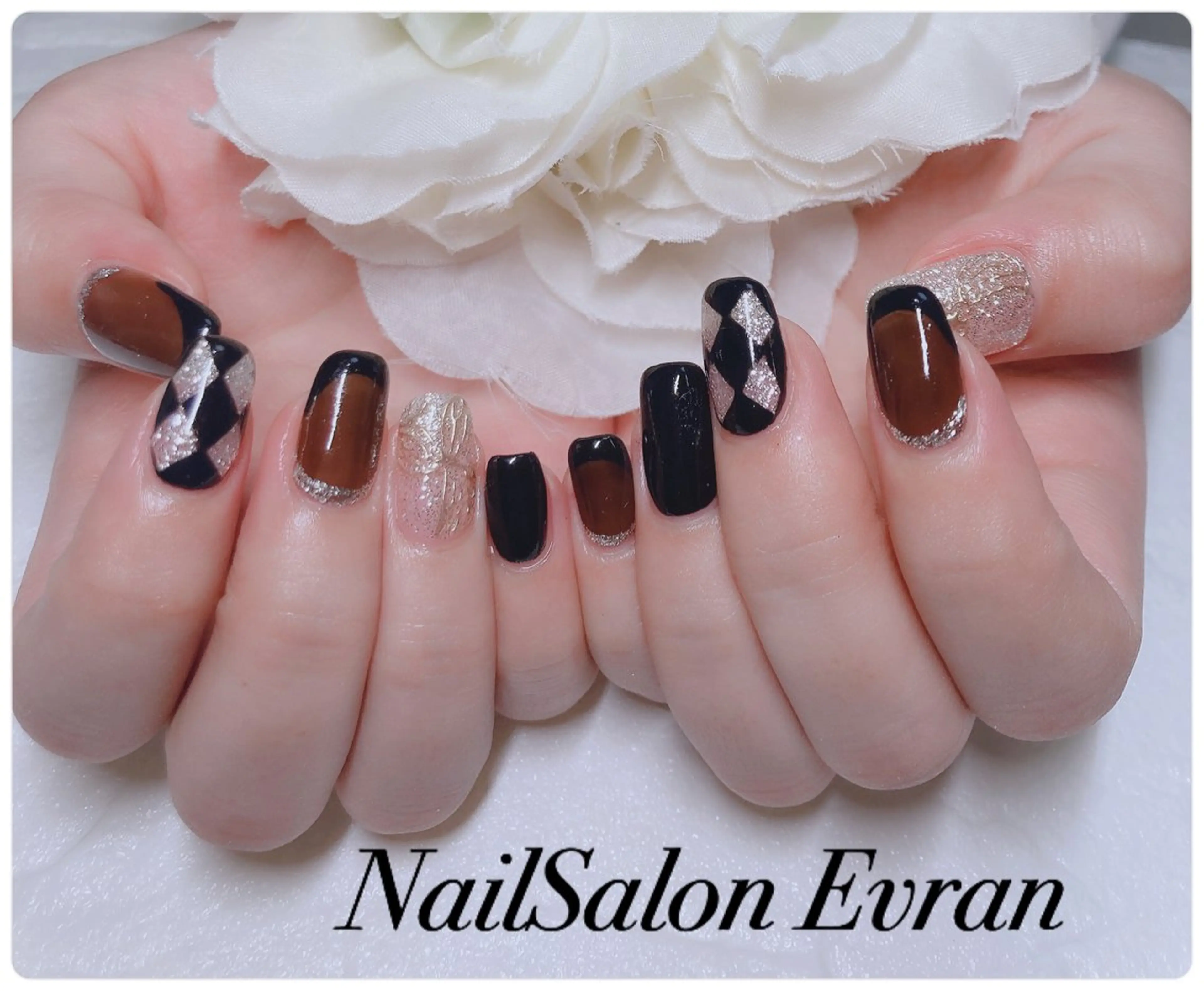 ネイル アートネイル フレンチネイル マグネットネイル 持ち込み ニュアンスネイル Nail salon Evranのネイルデザイン