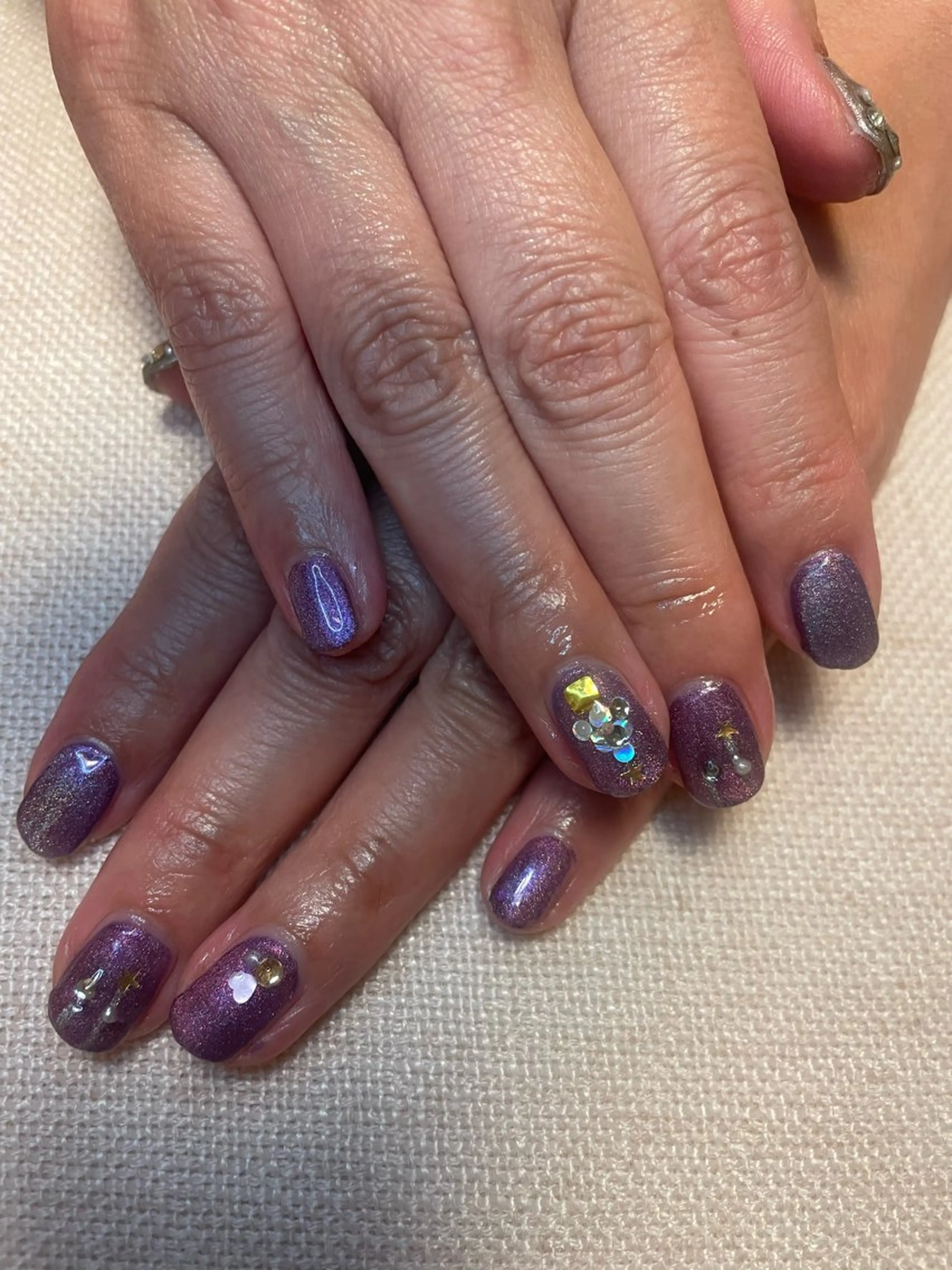 ネイル オーロラネイル マグネットネイル パープル 冬ネイル クリスマス NAIL★M 真紀のネイルデザイン