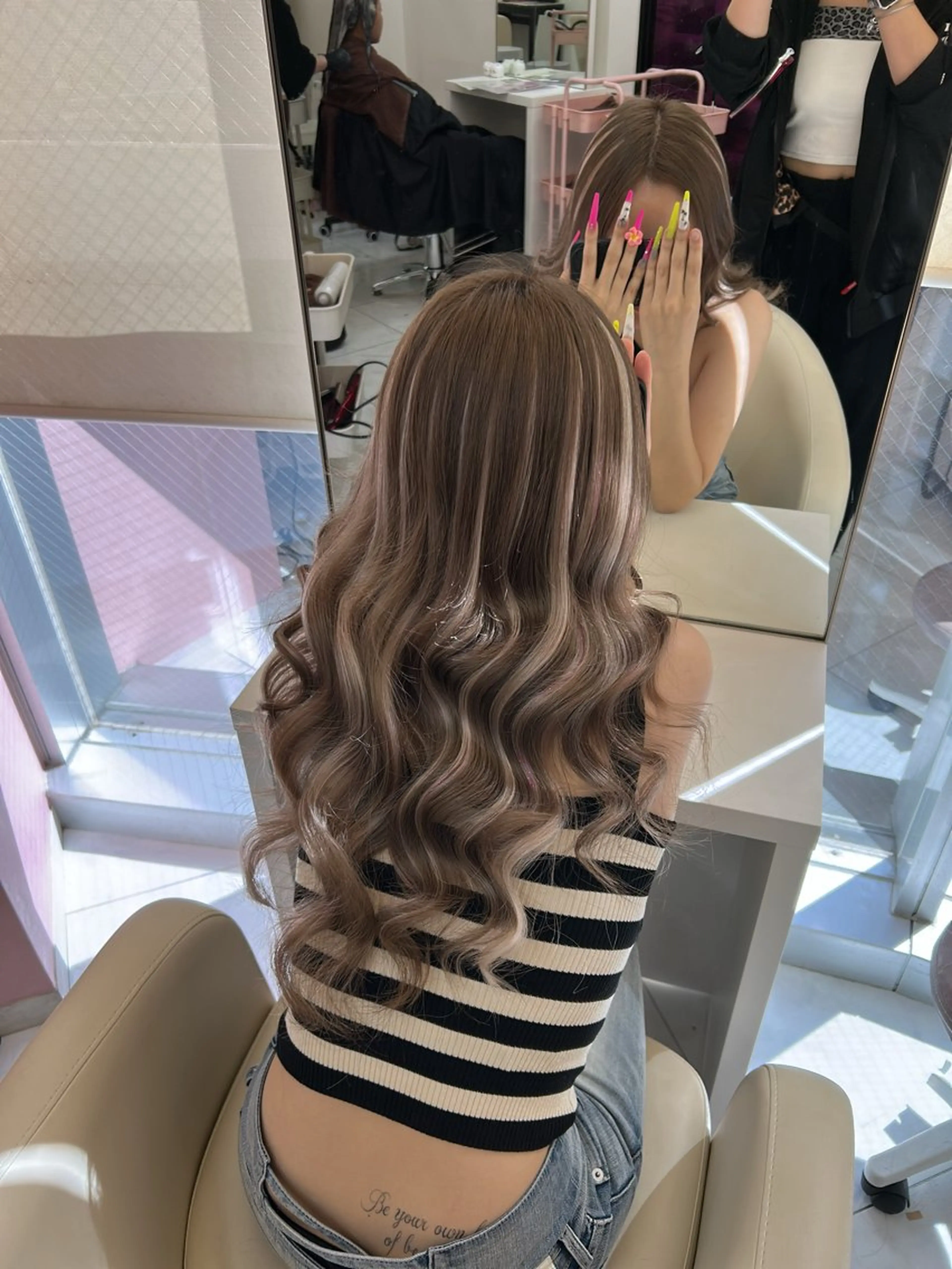 ロング ハイライト 武井 ことかのヘアスタイル
