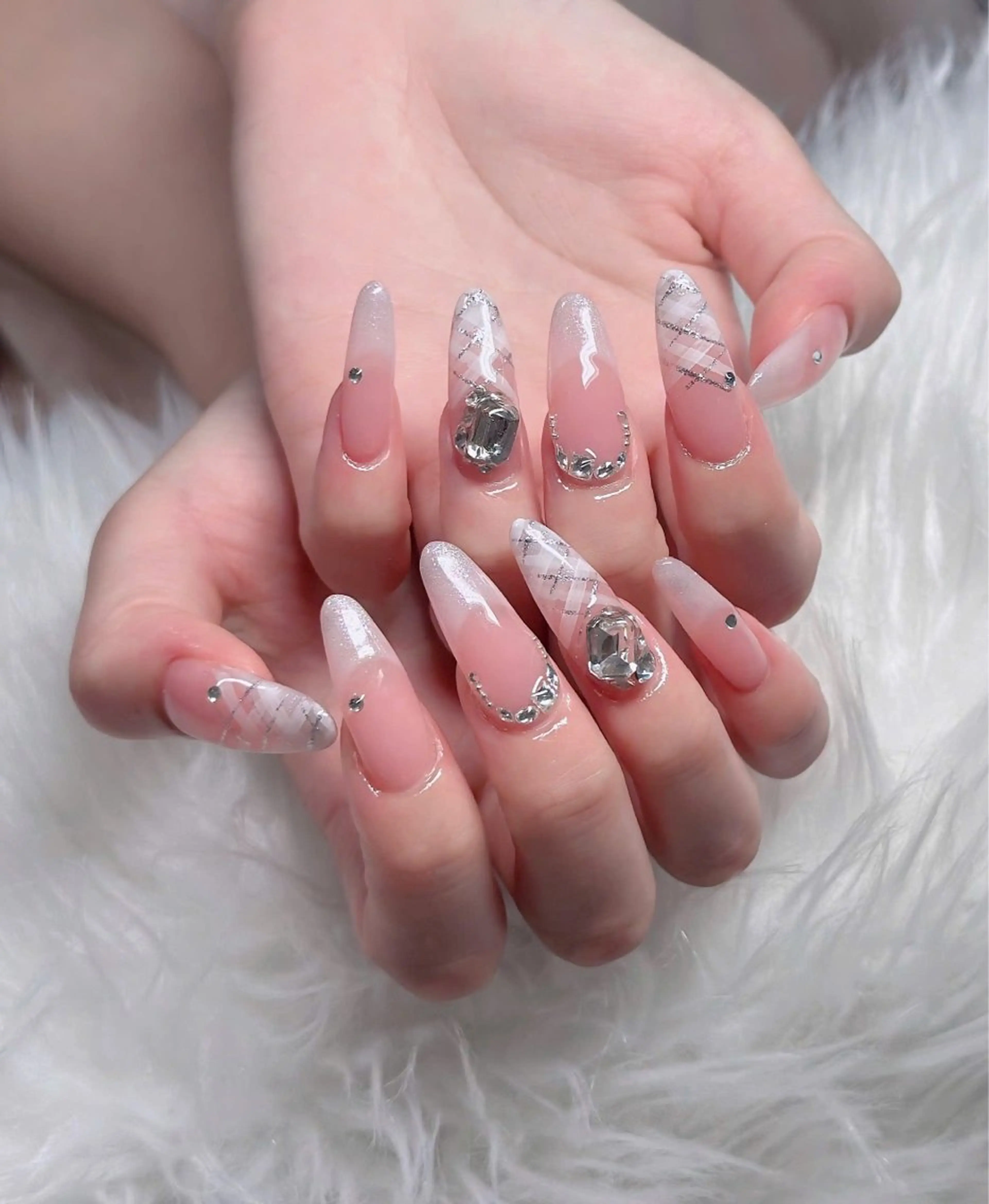 ネイル オーロラネイル フレンチネイル ジェルネイル ハロウィン キラキラネイル ハンドネイル H.baby Nail Salon所属・H.baby Nail Salonのネイルデザイン