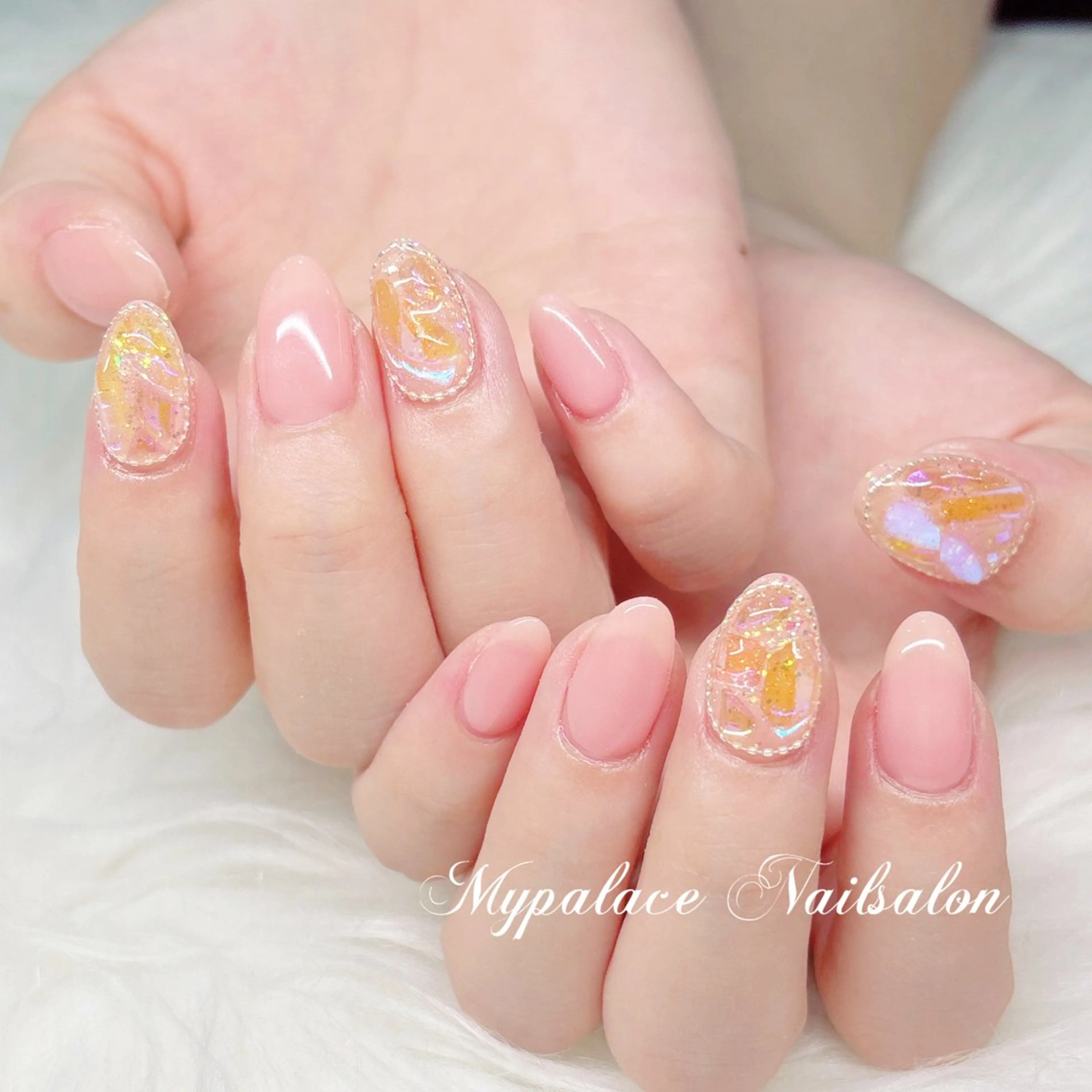 ネイル オーロラネイル キラキラネイル ピンク ストーンネイル ハンドネイル Yuis Nailスカルプ専門のネイルデザイン