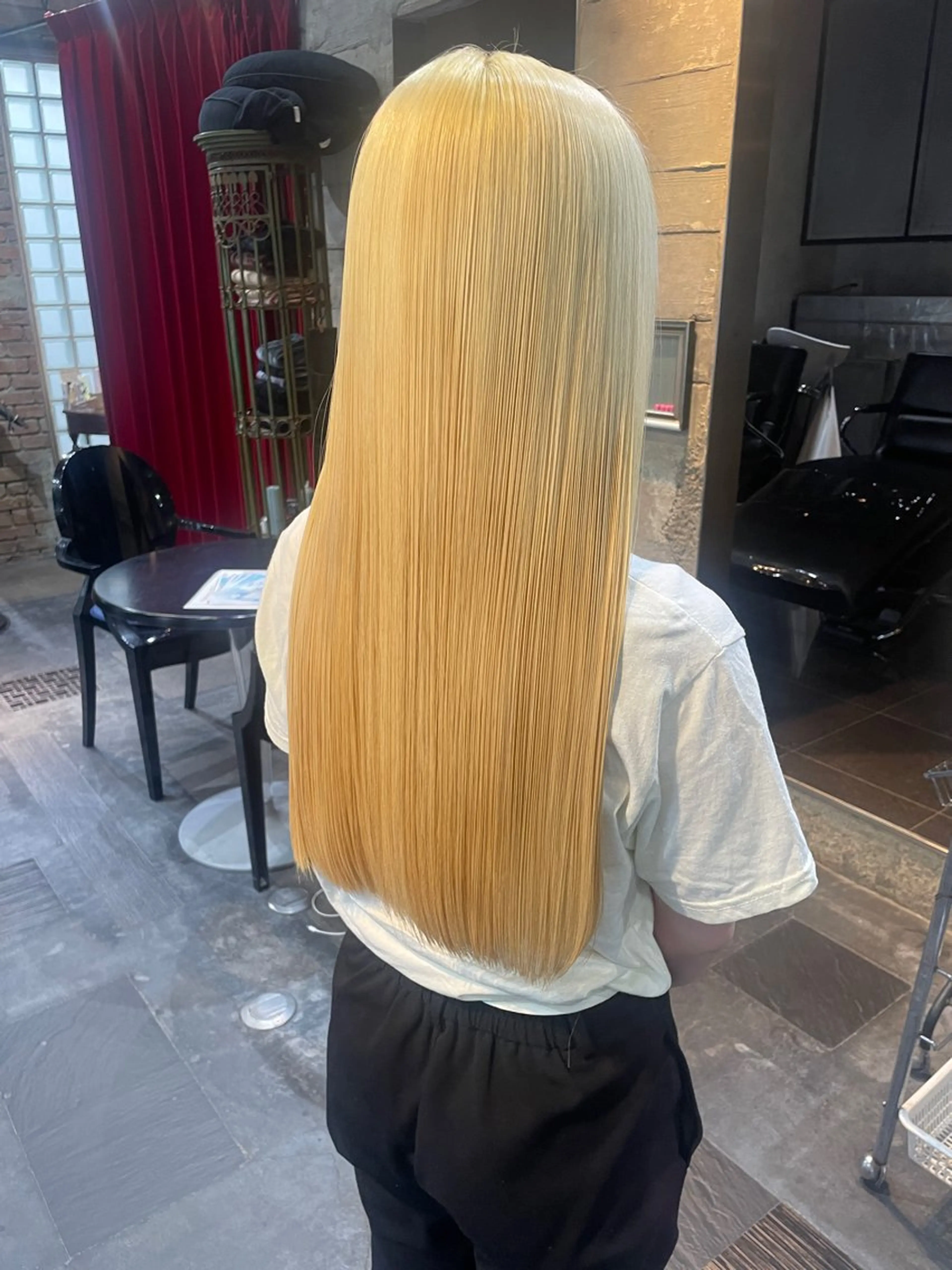 ロング ブリーチ＆縮毛矯正 🧸ともき🧸のヘアスタイル