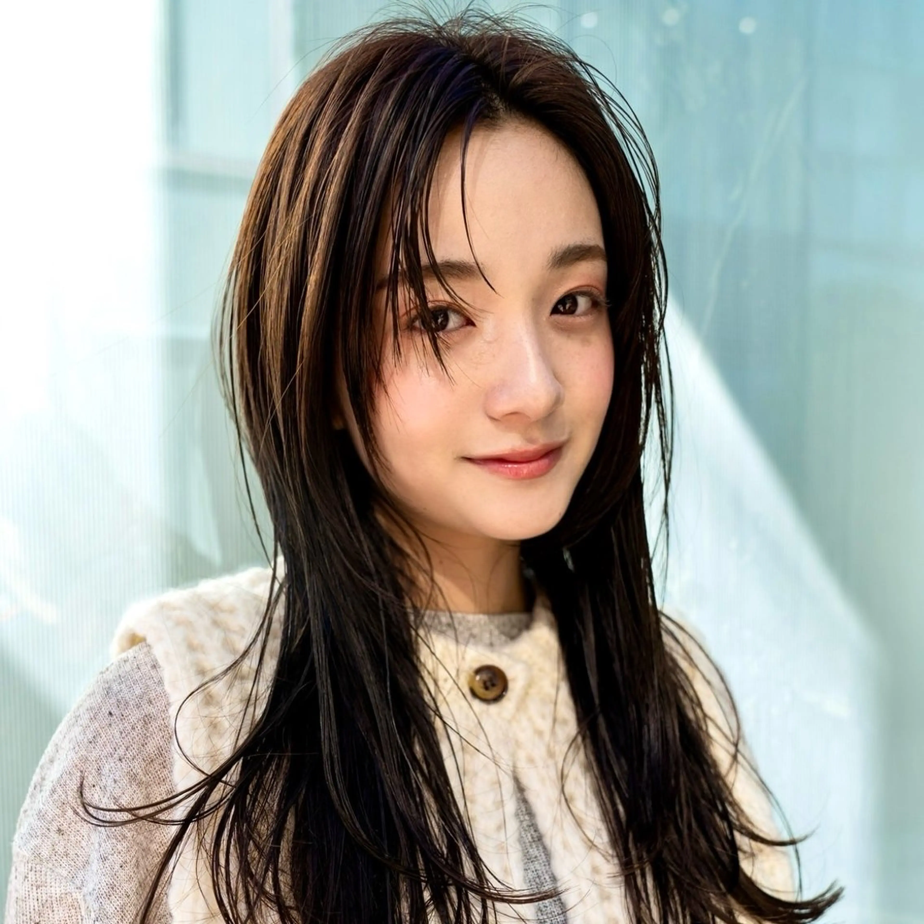 ロング YUJIN 似合わせカラーのヘアスタイル