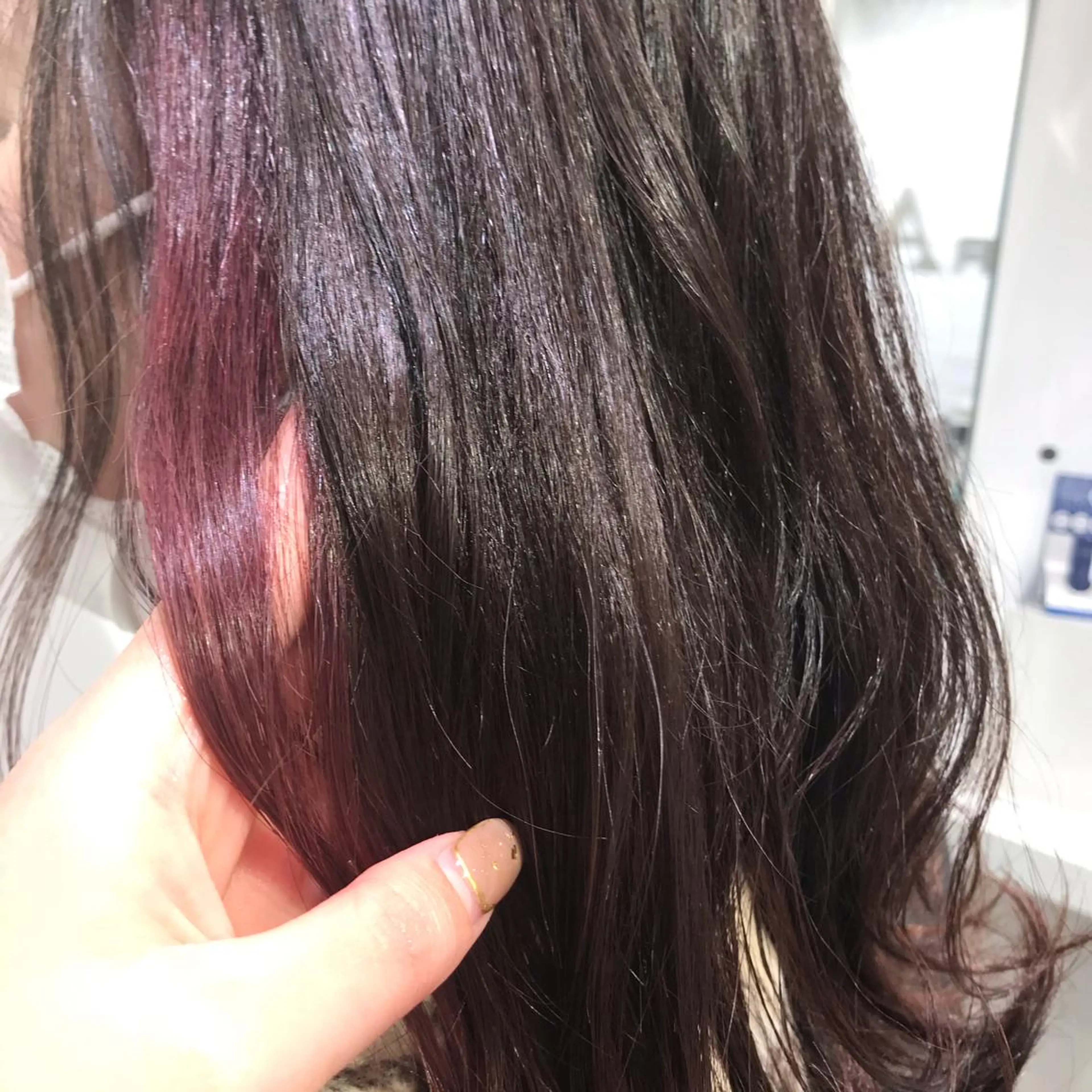 セミロング カラー ブリーチ イルミナカラー インナーカラー ピンクカラー レッドカラー ヘアカラー トリートメント 暖色カラー🌹 中山由梨のヘアスタイル