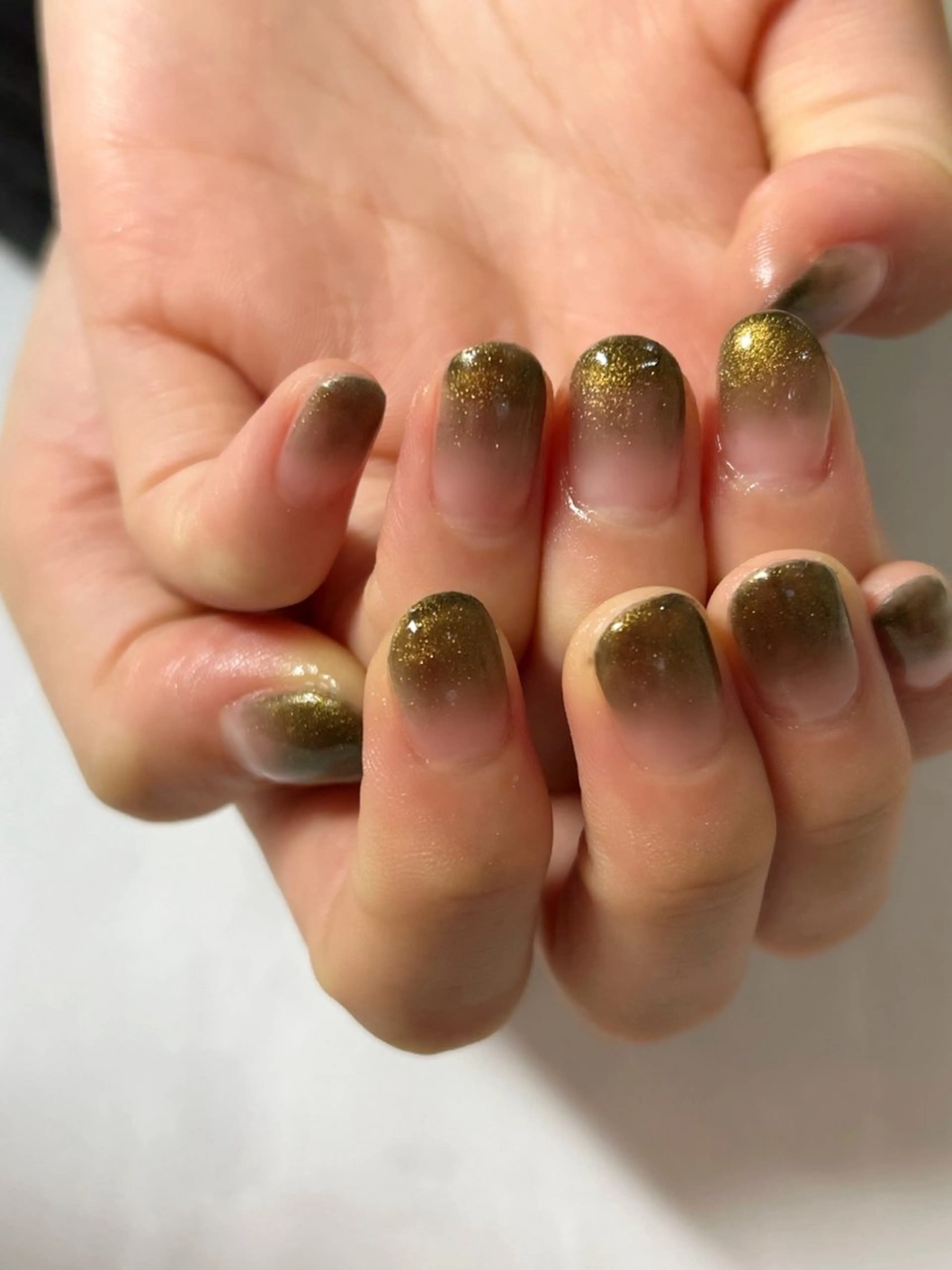 ネイル ゴールド グラデーション キラキラネイル BURGUNDY mikaのネイルデザイン