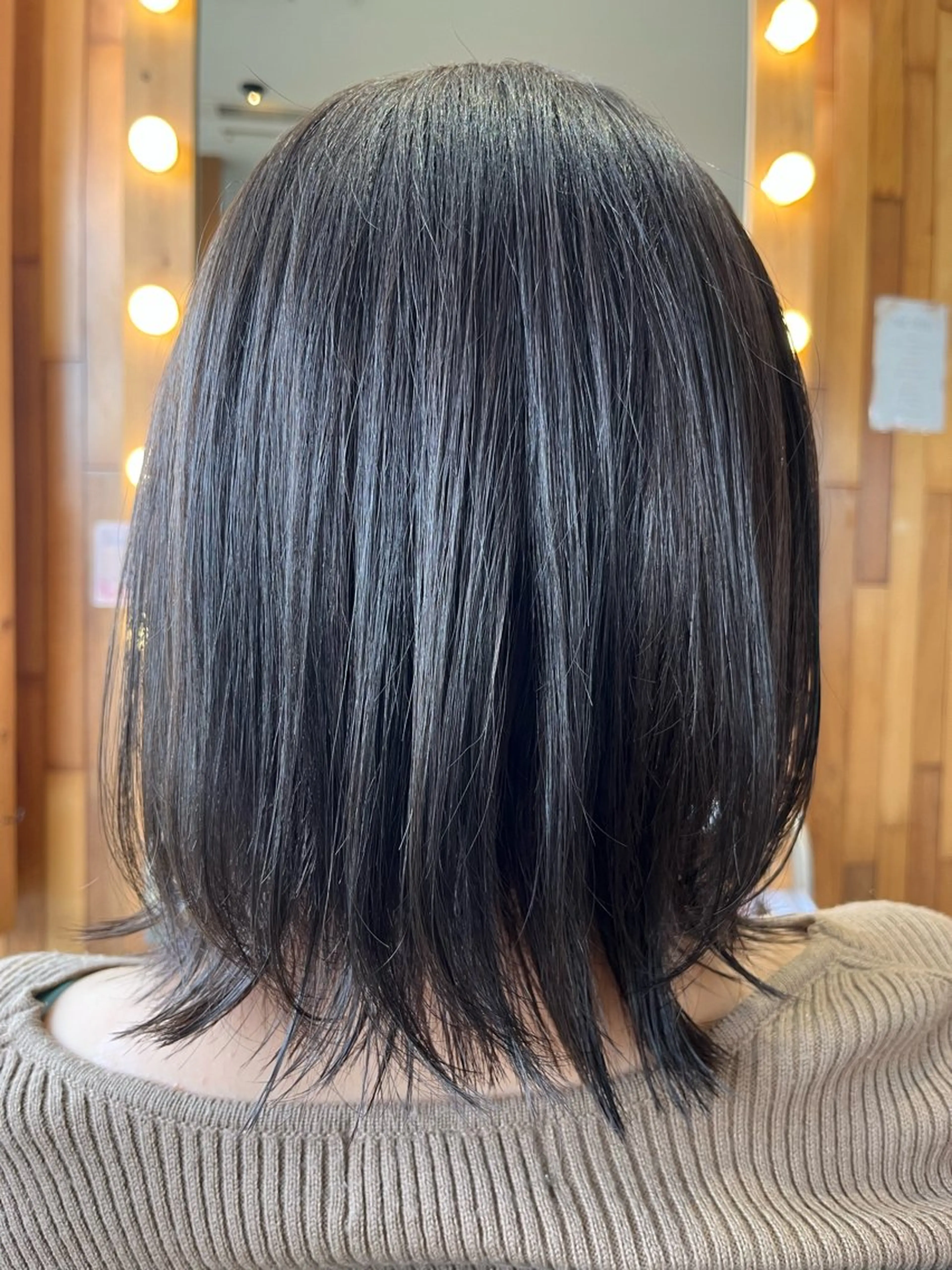 ミディアム カラー ブルーカラー ブルージュ 透明感カラー ボブ レイヤーカット 長南 やよいのヘアスタイル