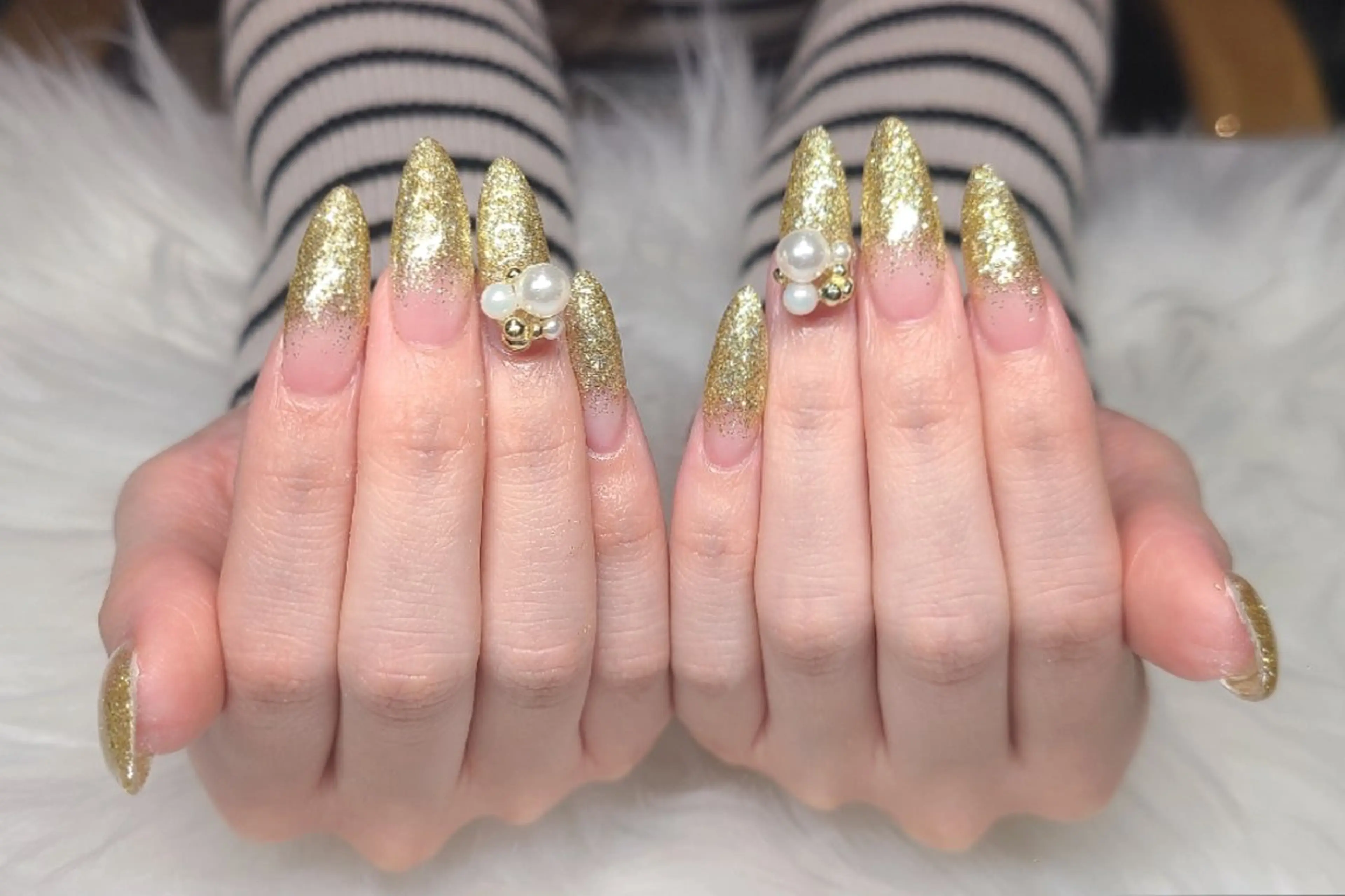 ネイル ゴールド ラメ(グリッター) ラメグラデーション Ravissy Nailのネイルデザイン