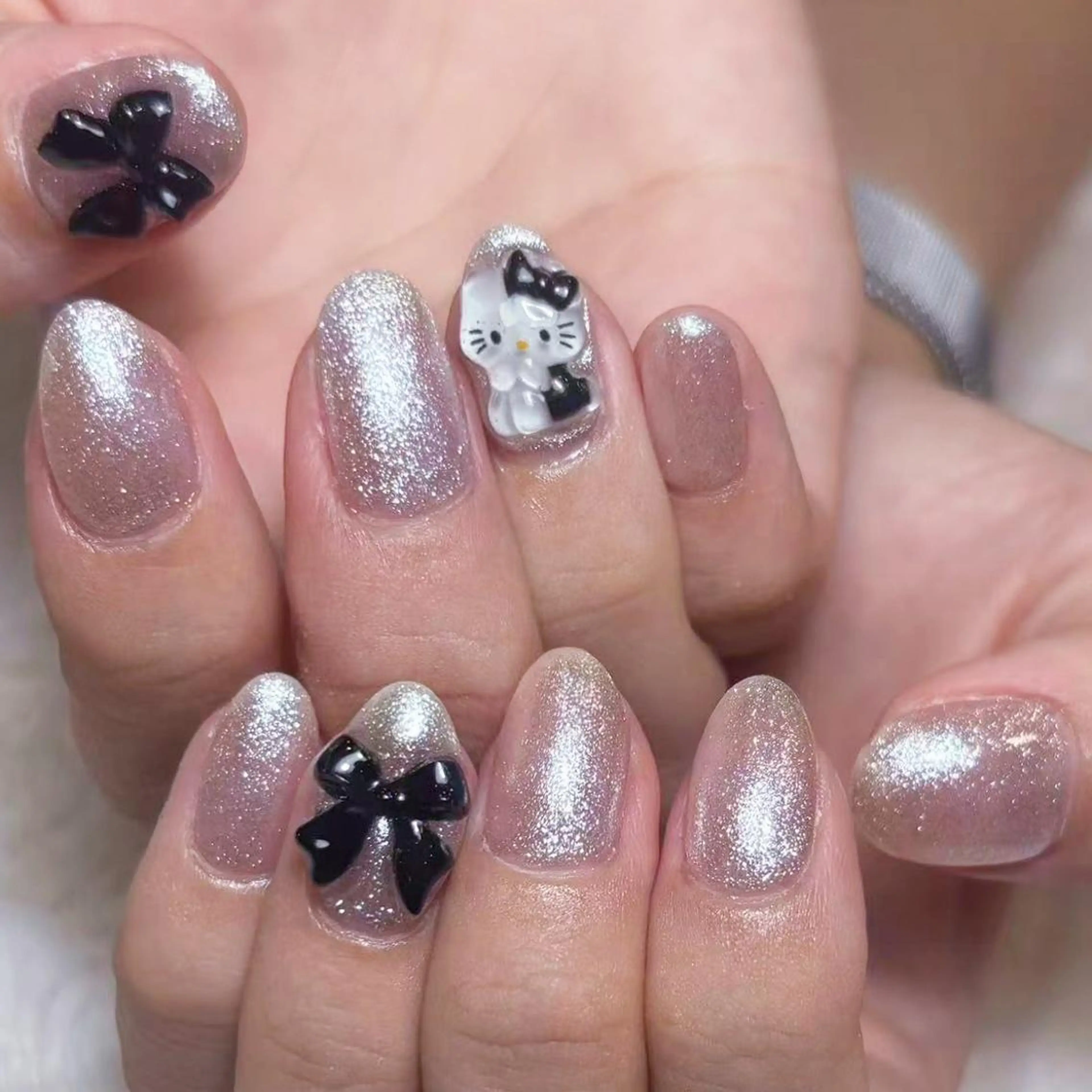 ネイル アートネイル オーロラネイル ガーリー キラキラネイル 韓国ネイル ハンドネイル YOYO 💅のネイルデザイン