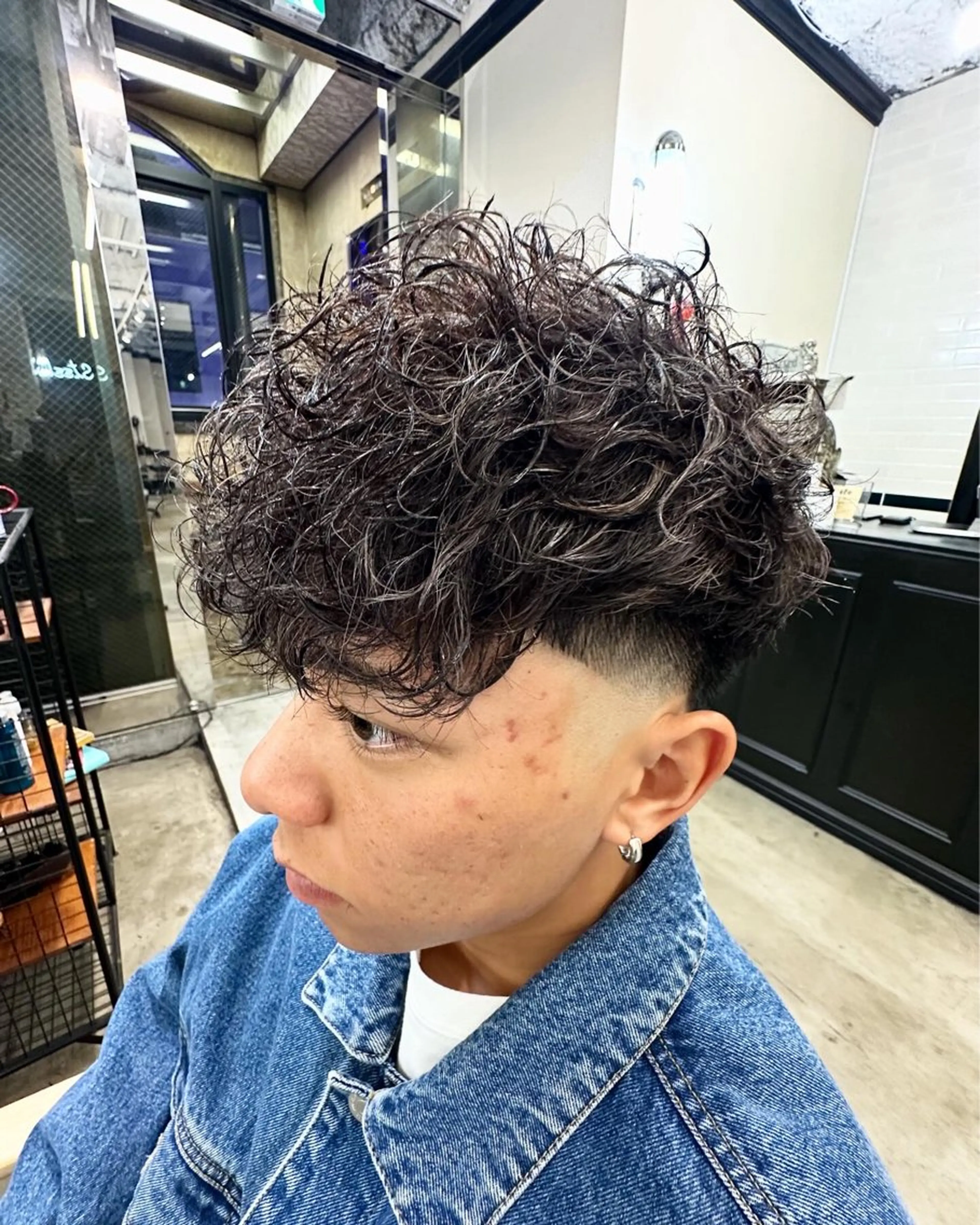 ミディアム パーマ メンズ カット ヘアカラー トリートメント lana hair 新宿/髪質改善のヘアスタイル