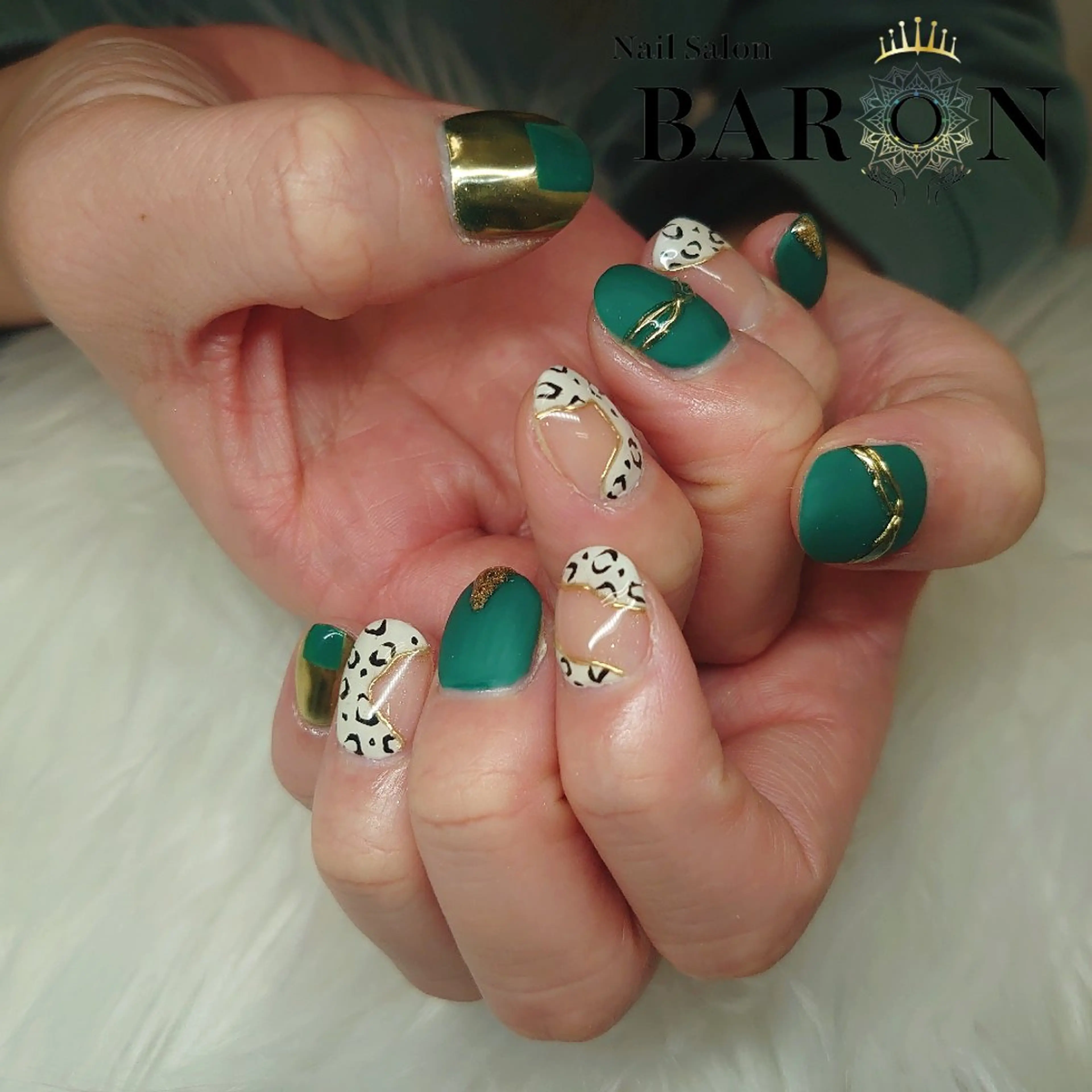 ネイル アニマル柄 ミラーネイル 持ち込み ♛BARON♛ AOIのネイルデザイン