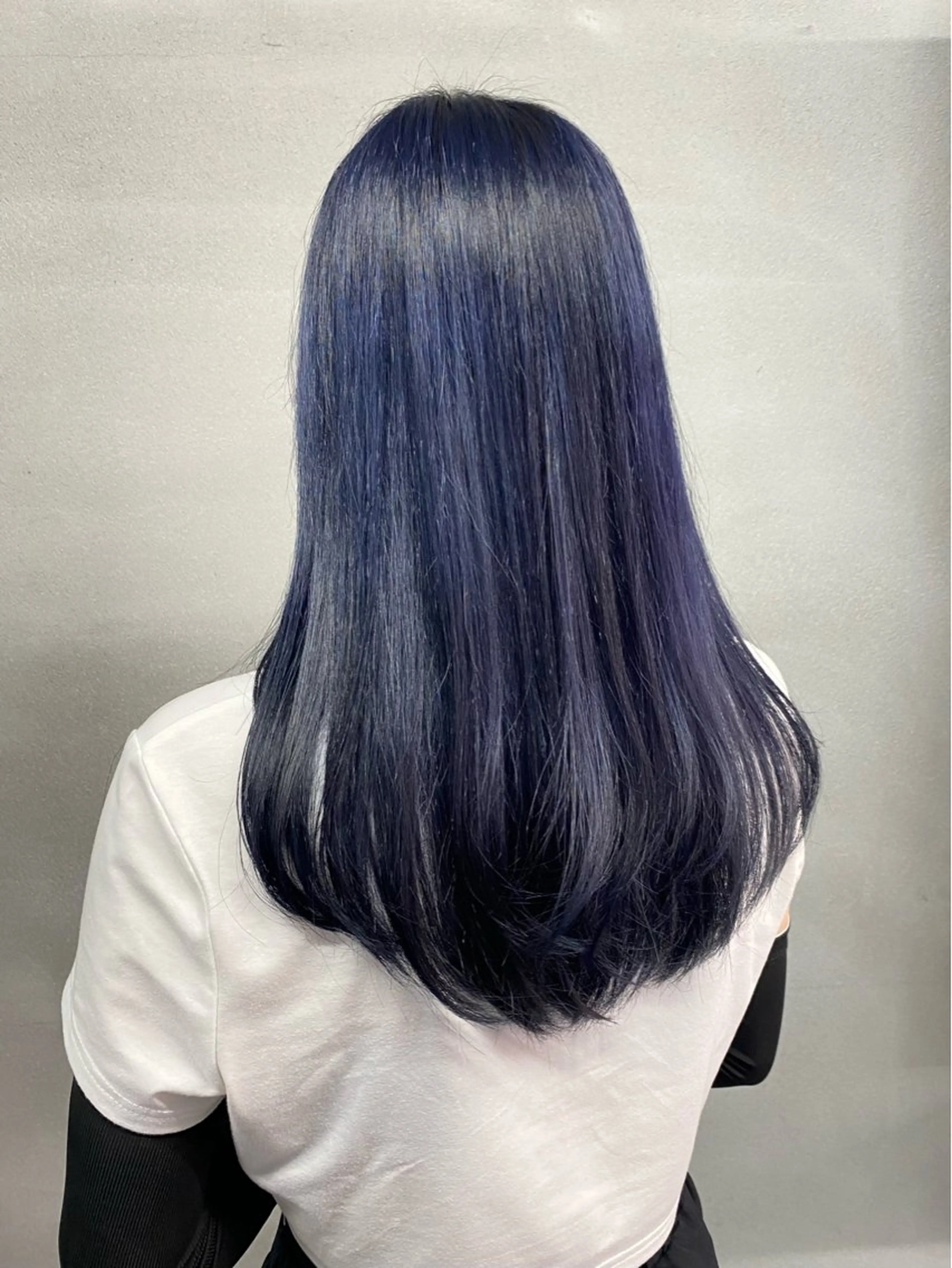 ロング カラー ロングレイヤー 黒髪 ブリーチ ブルーカラー ブルーブラック ヘアカラー トリートメント 柏 デザインカラー/ レイヤー🐣シオリのヘアスタイル