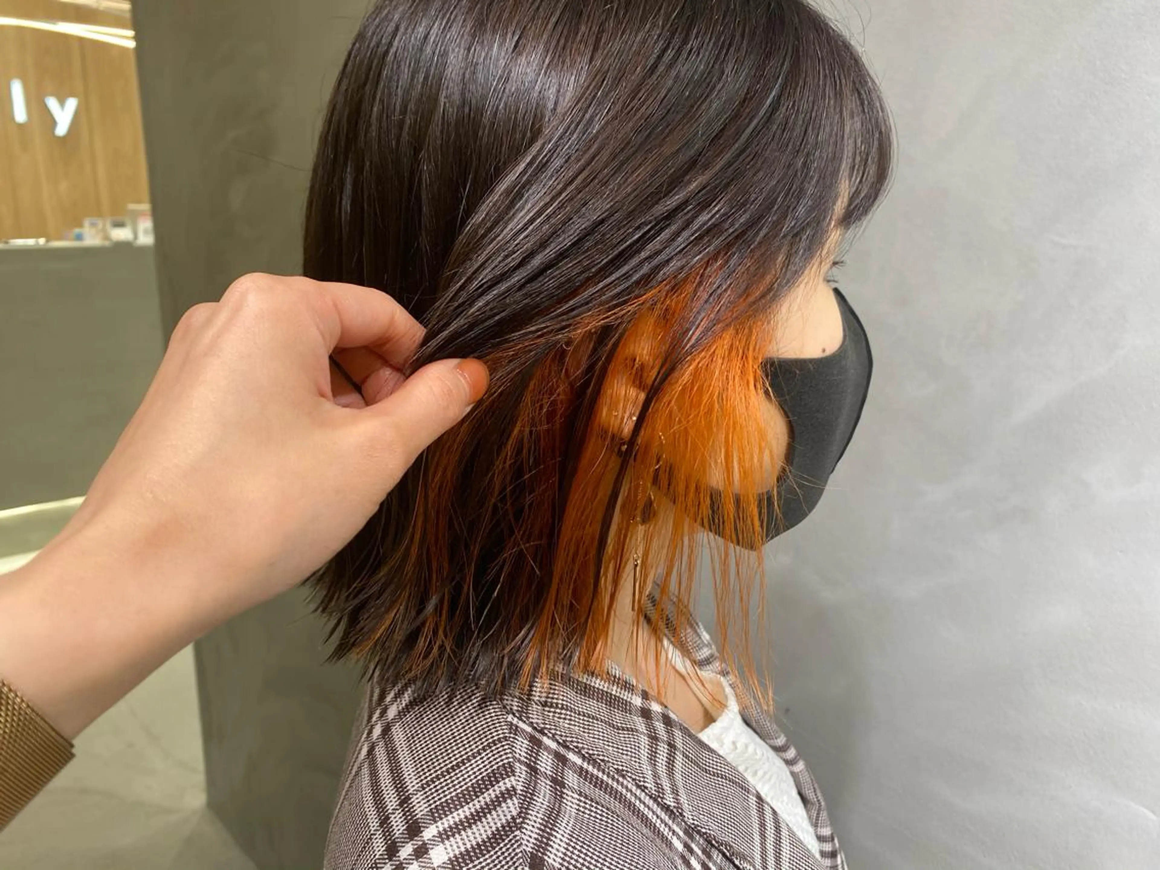 セミロング カラー インナーカラー オレンジ 半個室女性salon 🩰Natsumiのヘアスタイル