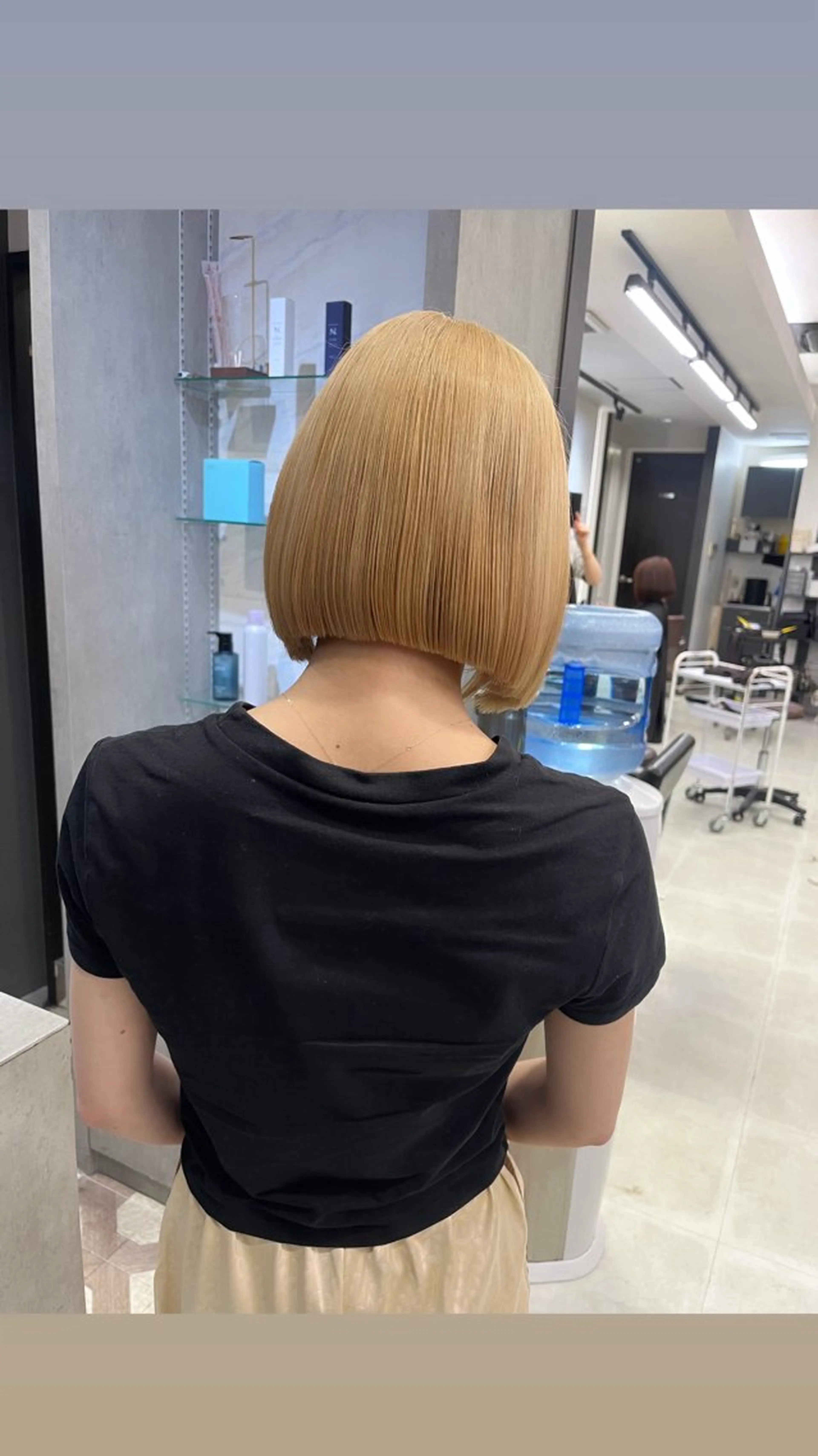 カラー ユイ☆ハイトーン ☆派手髪☆デザインのヘアスタイル