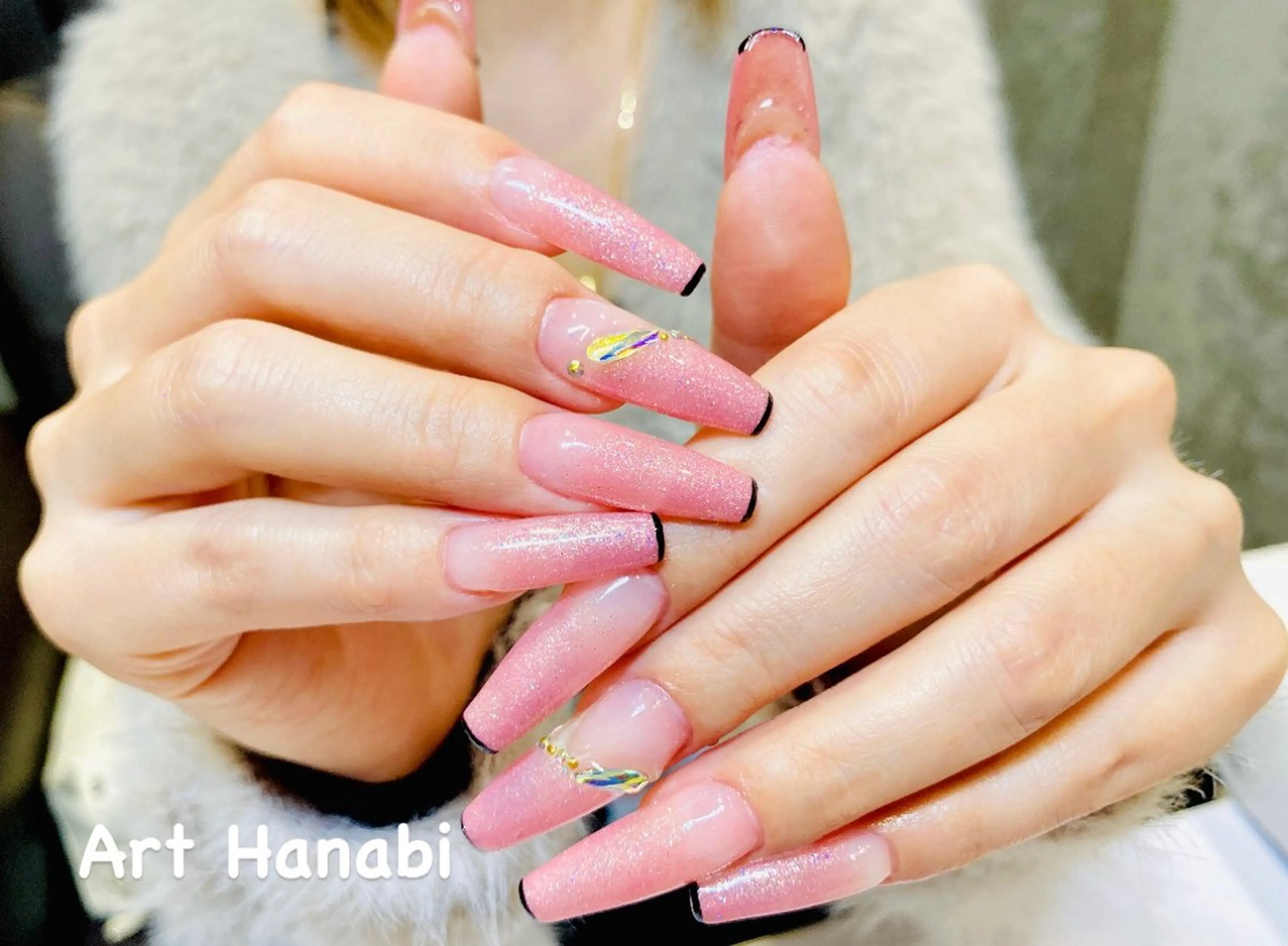 ネイル ジェルネイル グラデーション キラキラネイル ロングネイル ピンク Art Hanabi所属・Art Hanabi ミリのネイルデザイン