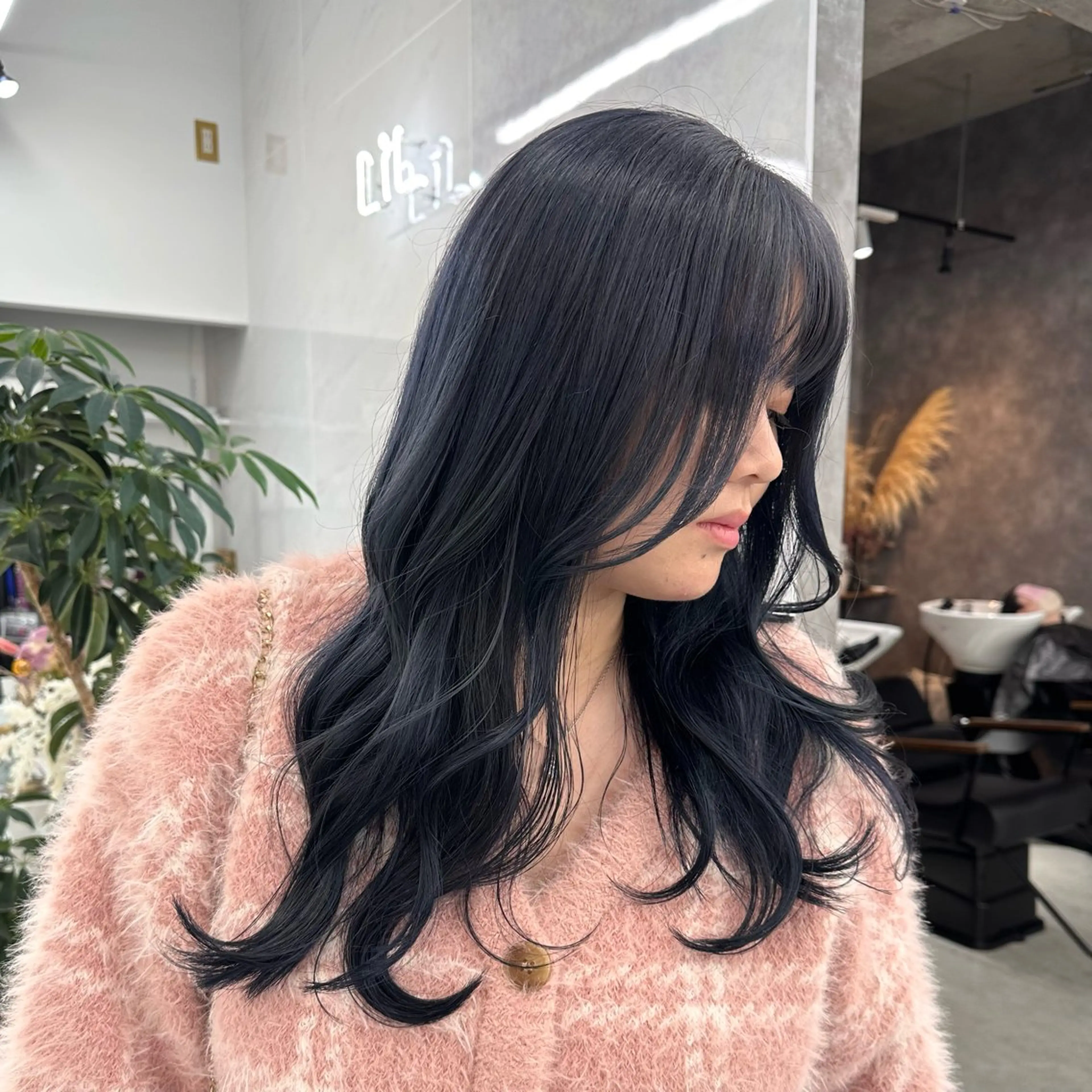 ロング ロング ヘアカラー トリートメント 💎艶々ハイトーン MOE💍🤍のヘアスタイル