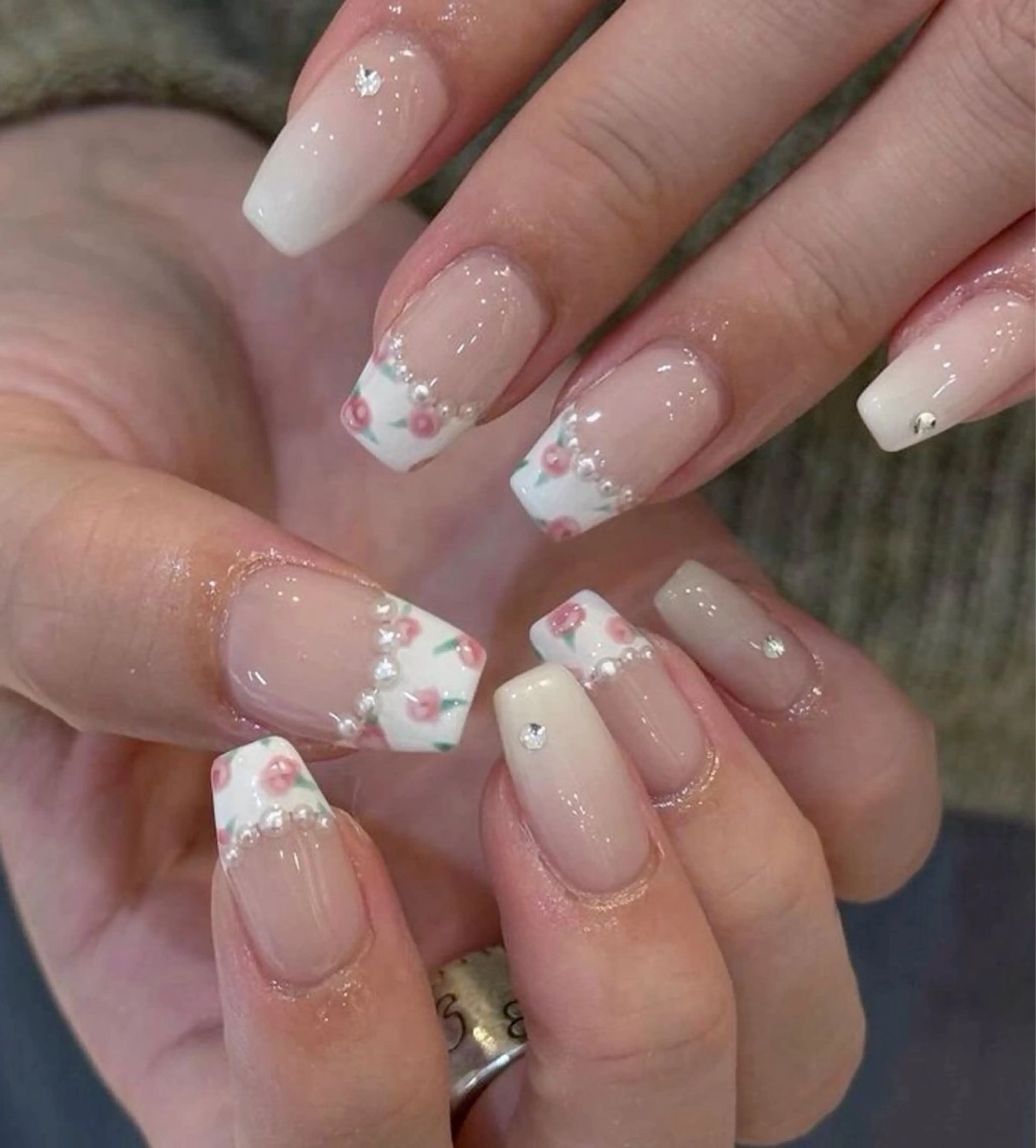 ネイル チークネイル フレンチネイル グラデーション キラキラネイル 韓国ネイル ハンドネイル HIKARI HANA NAIL所属・HIKARIHANA NAILのネイルデザイン