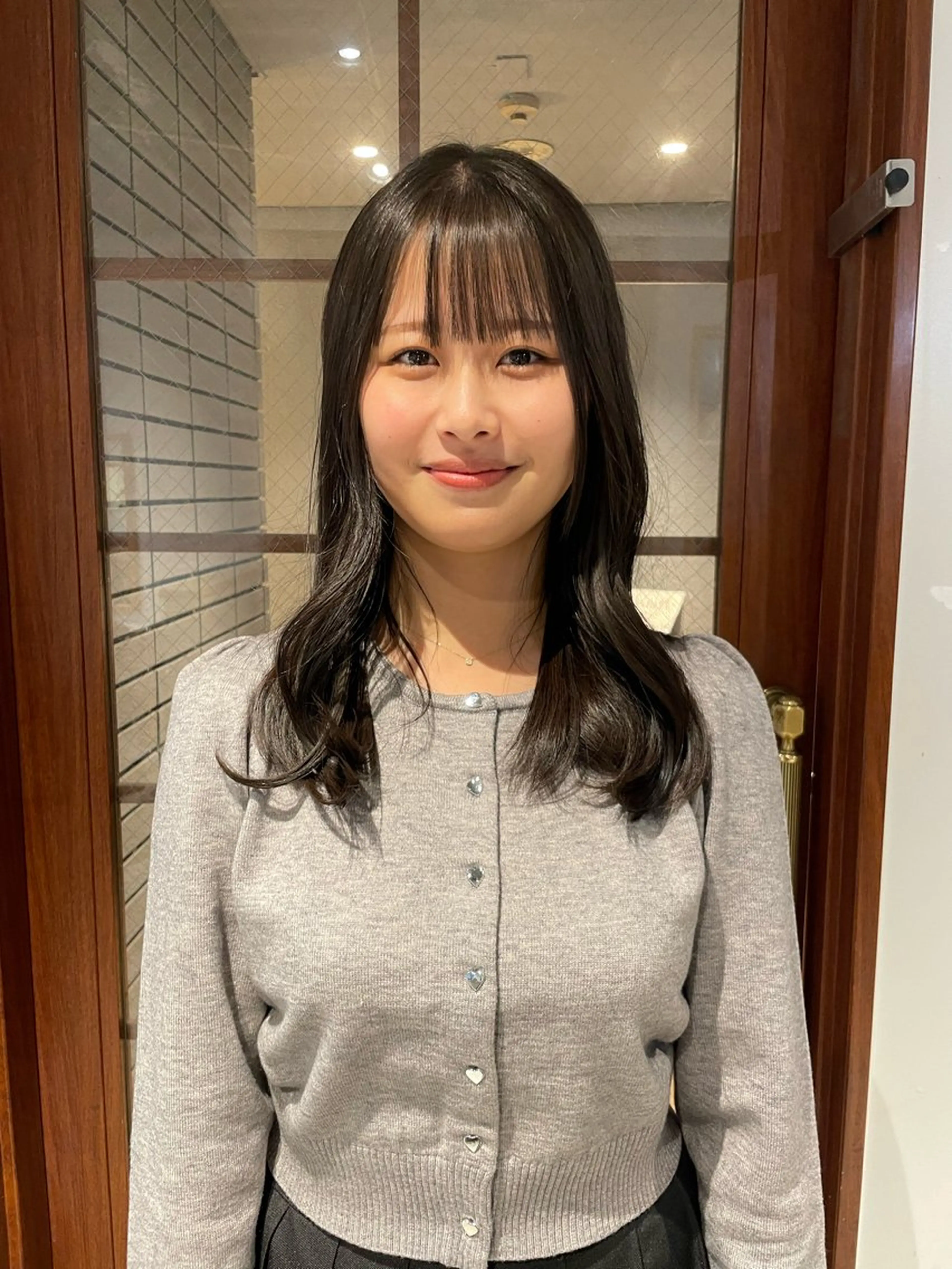 ミディアム カラー アッシュ アッシュブラウン ブラウンカラー 透明感カラー レイヤー×初 パーマ|hinakoのヘアスタイル