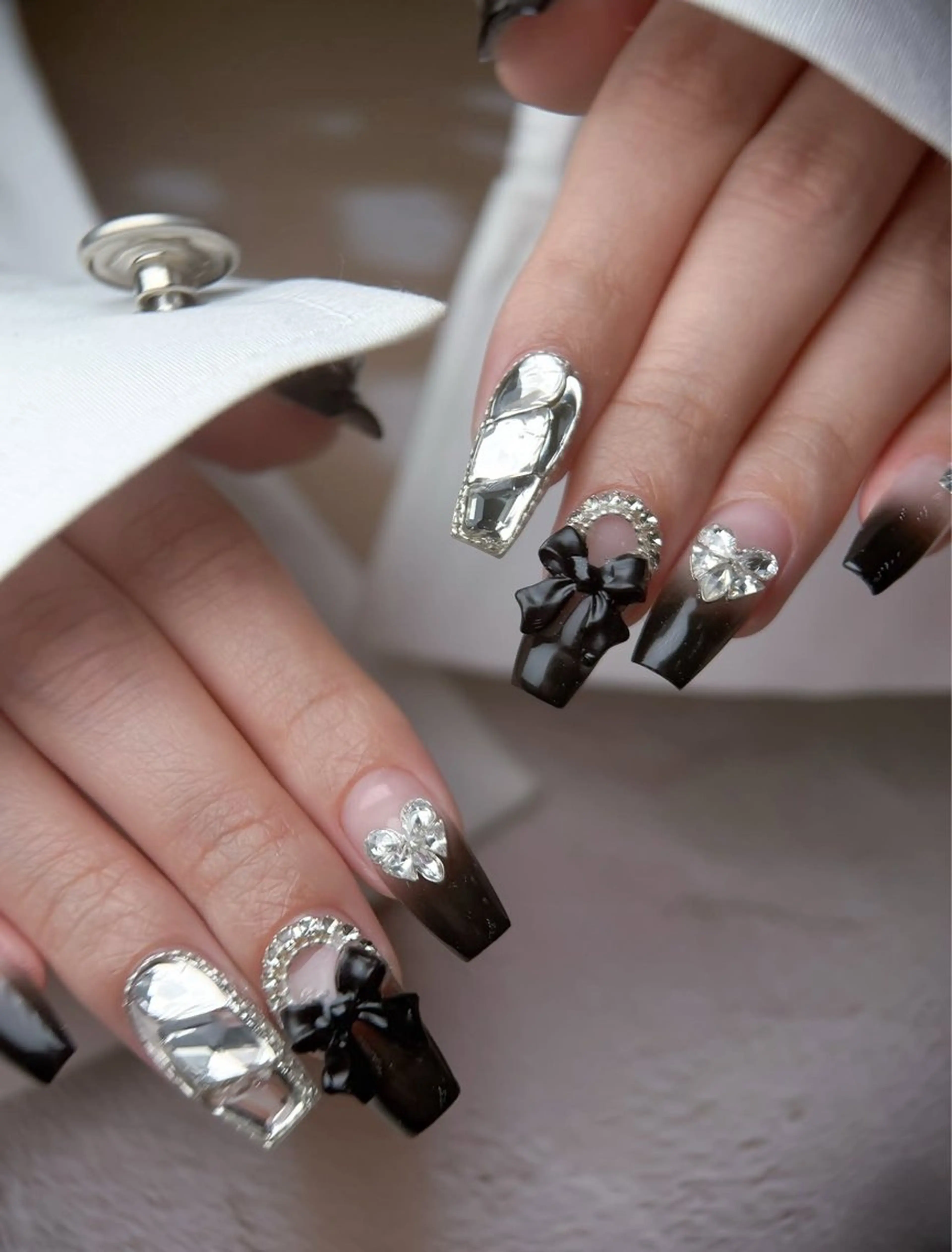 ネイル アニマル柄 オーロラネイル チークネイル フラッシュネイル ジェルネイル ハンドネイル Lyna Nailのネイルデザイン