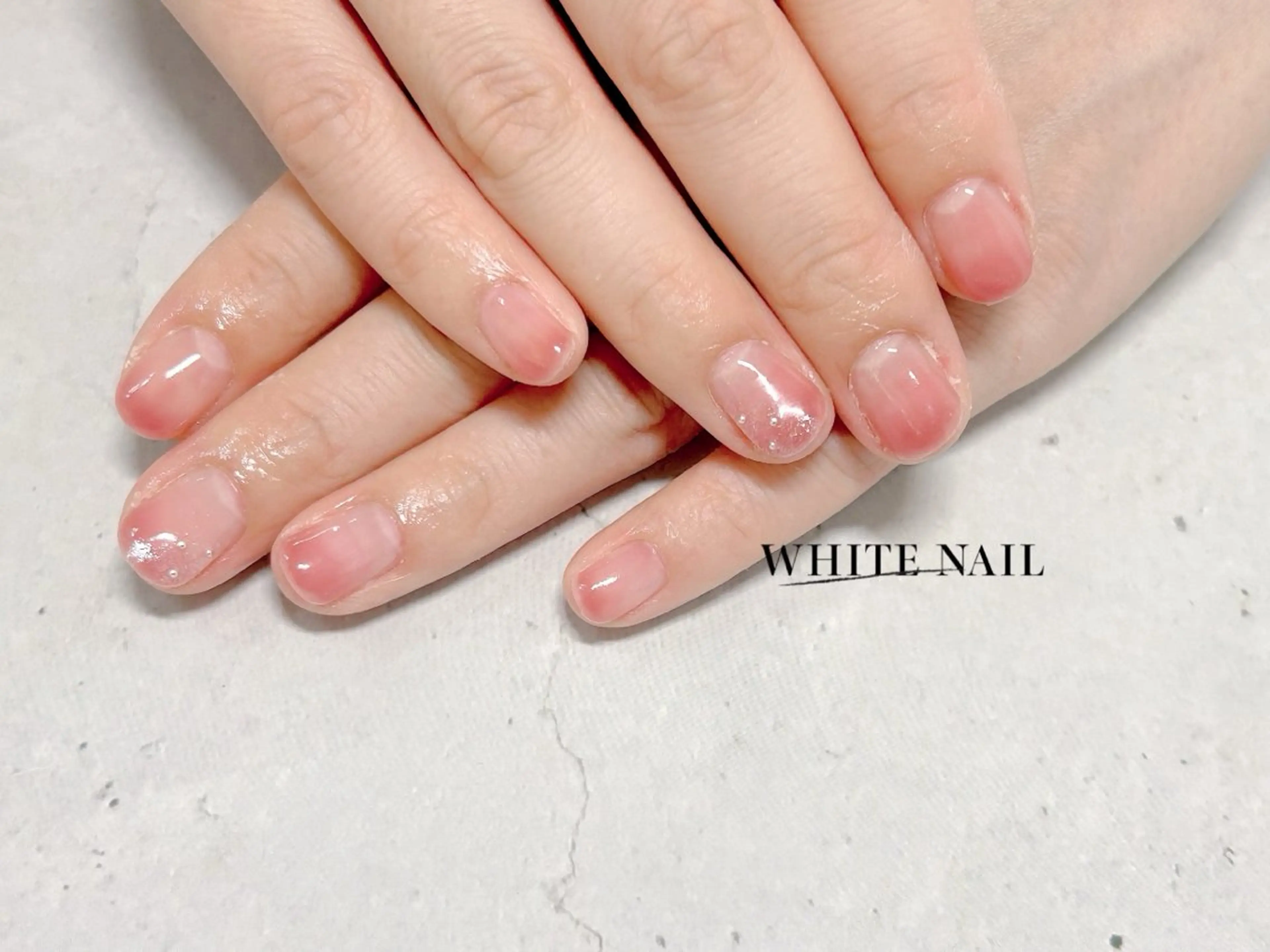 ネイル グラデーション ハンドネイル WHITE NAIL ホワイトネイルのネイルデザイン