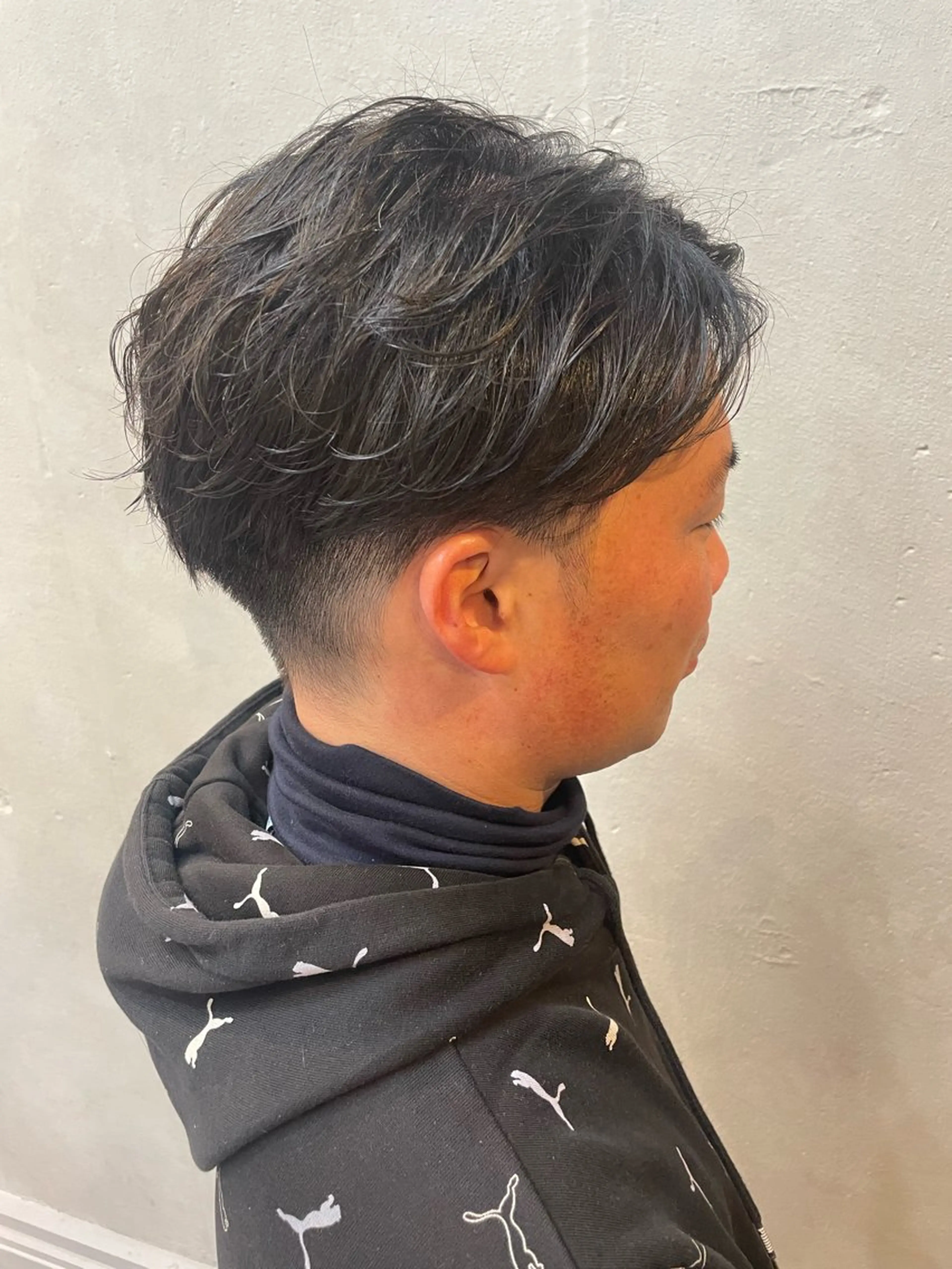 ミディアム パーマ メンズ ミディアムパーマ メンズパーマ ニュアンスパーマ カット パーマ 穐田 航のヘアスタイル