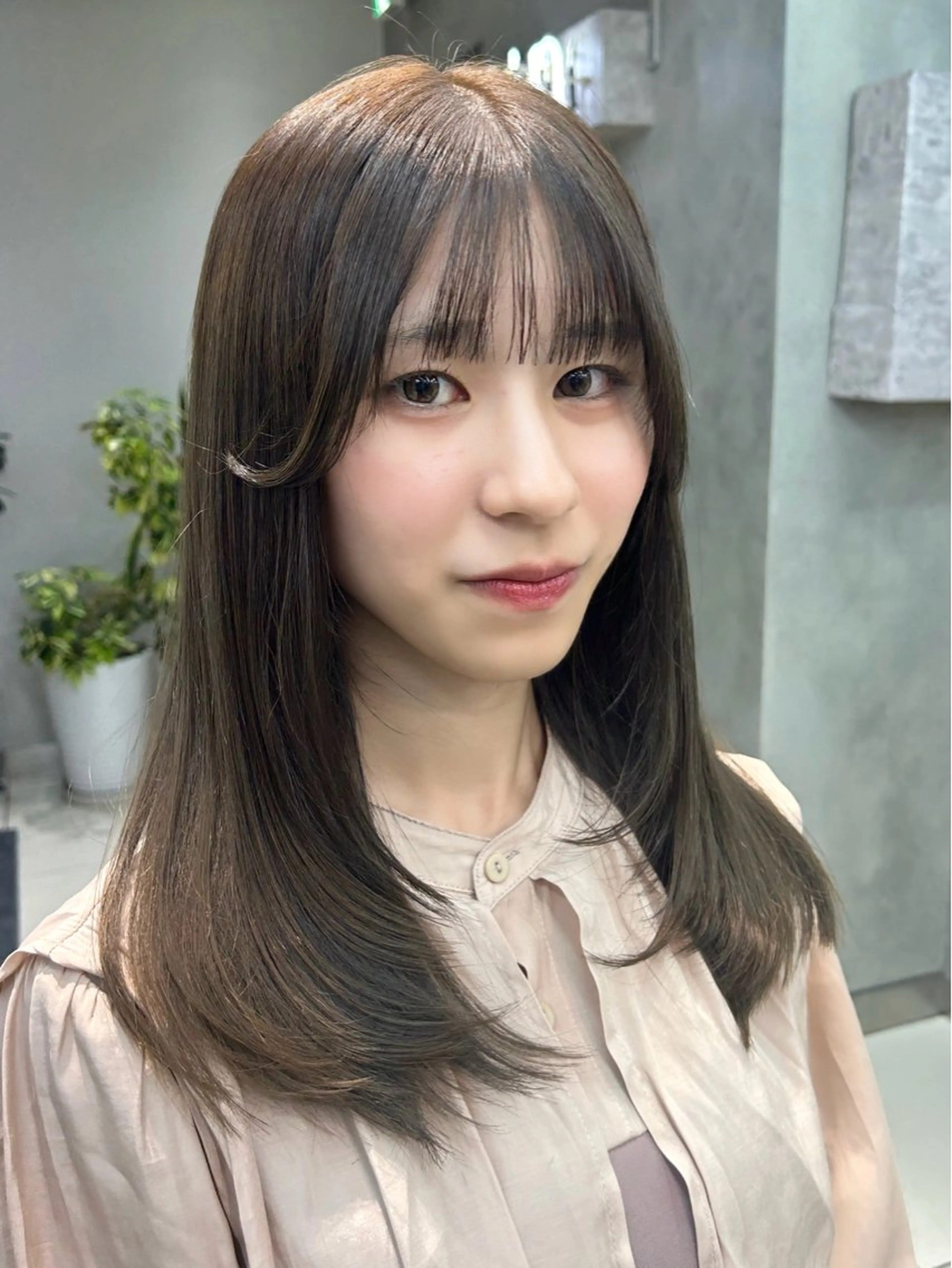 ミディアム vain(ヴェイン)所属・レイヤー艶 カラー/kougaのヘアスタイル