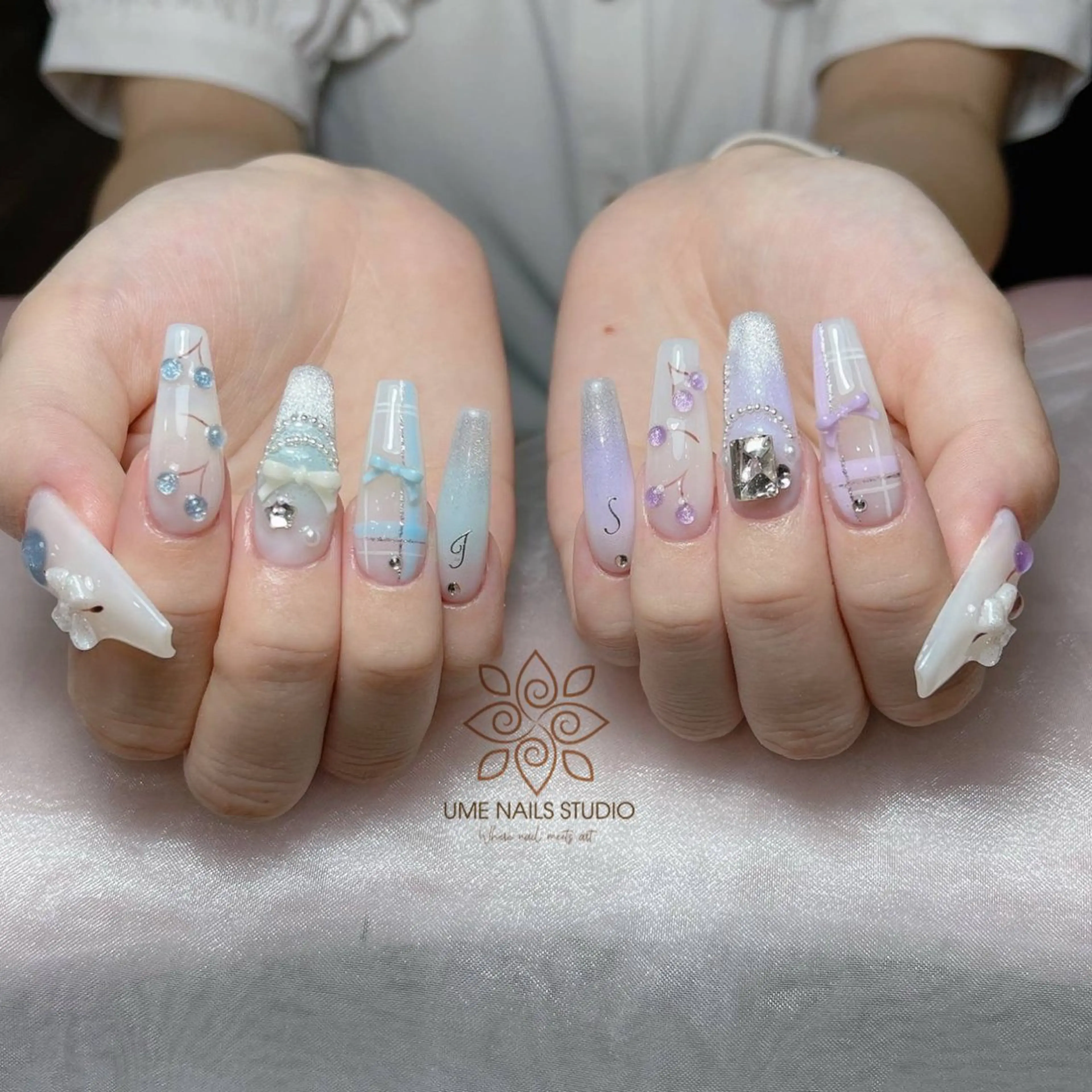 ネイル チークネイル クリアネイル ガーリー キラキラネイル 韓国ネイル ハンドネイル Ume Nail Studioのネイルデザイン