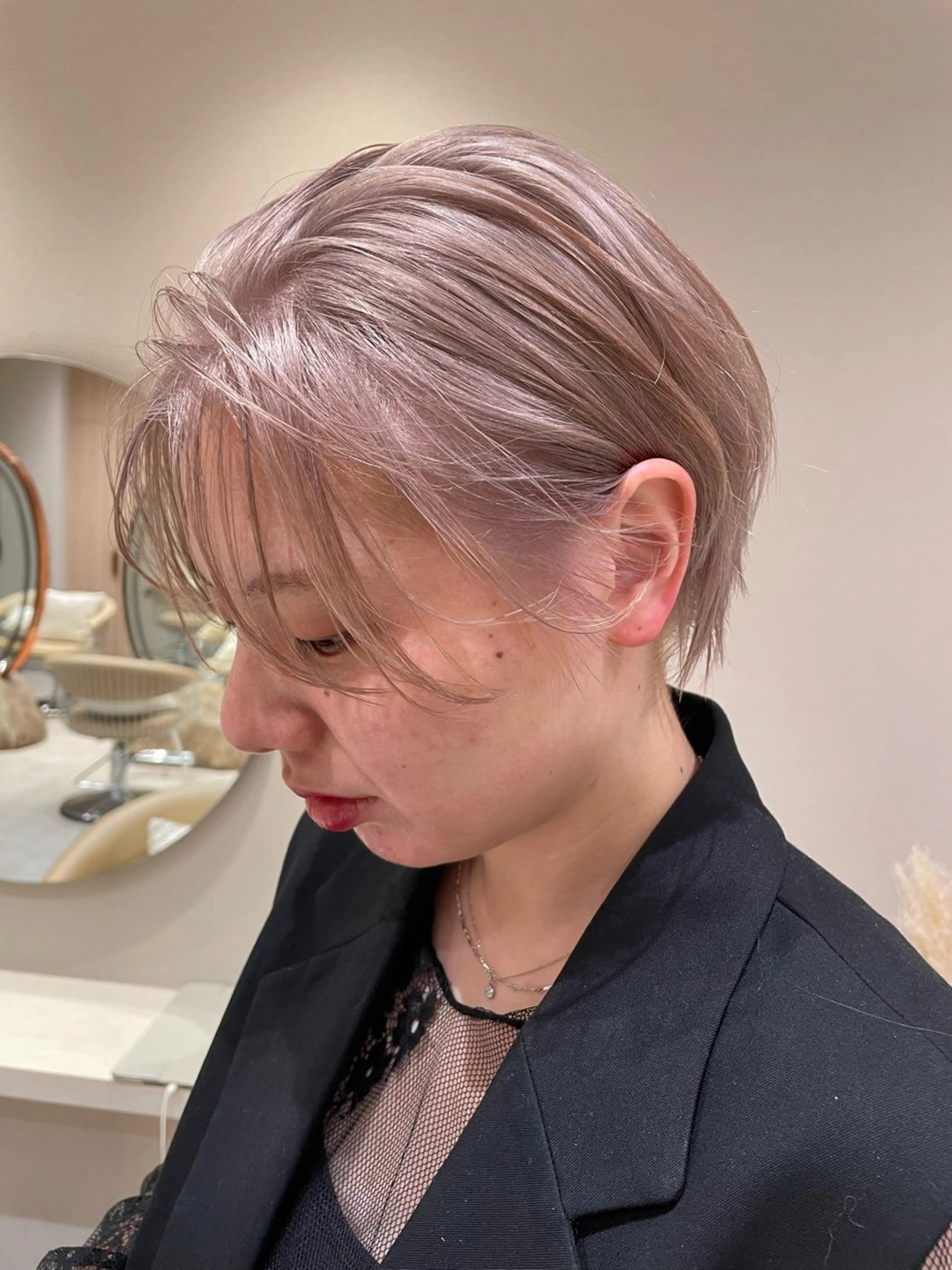 ショート ヘアカラー ハイトーンカラー🌟 🎠KANON🎡のヘアスタイル