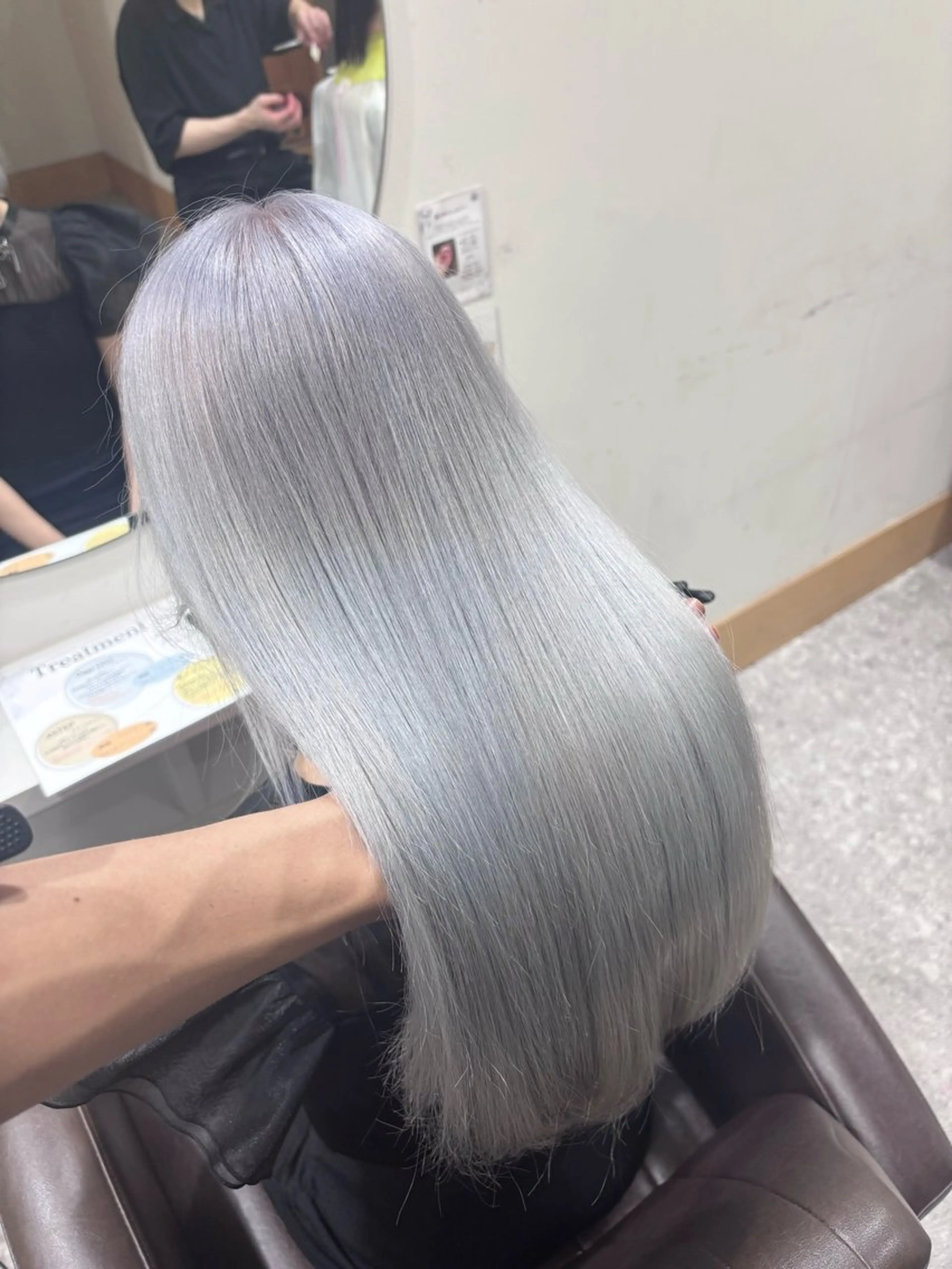 【🔥ケア重視】✨ケアブリーチ＋全体カラー＋✨高濃度トリートメント付✨ダメージ最小限◎最上位ケアブリーチ変更可⭕️の写真