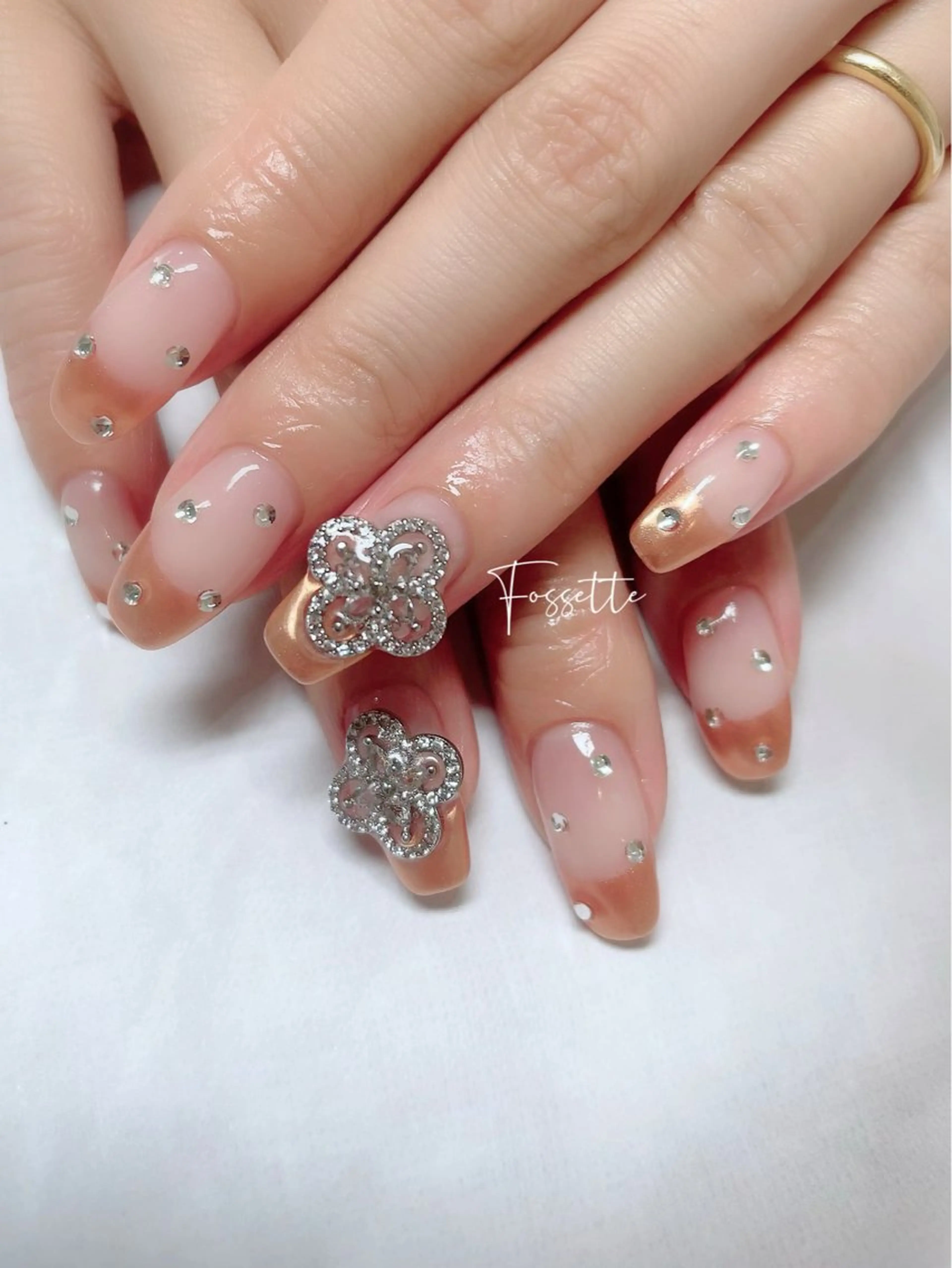 ネイル フレンチネイル キラキラネイル 韓国ネイル ミラーネイル nailsalon Fossetteのネイルデザイン