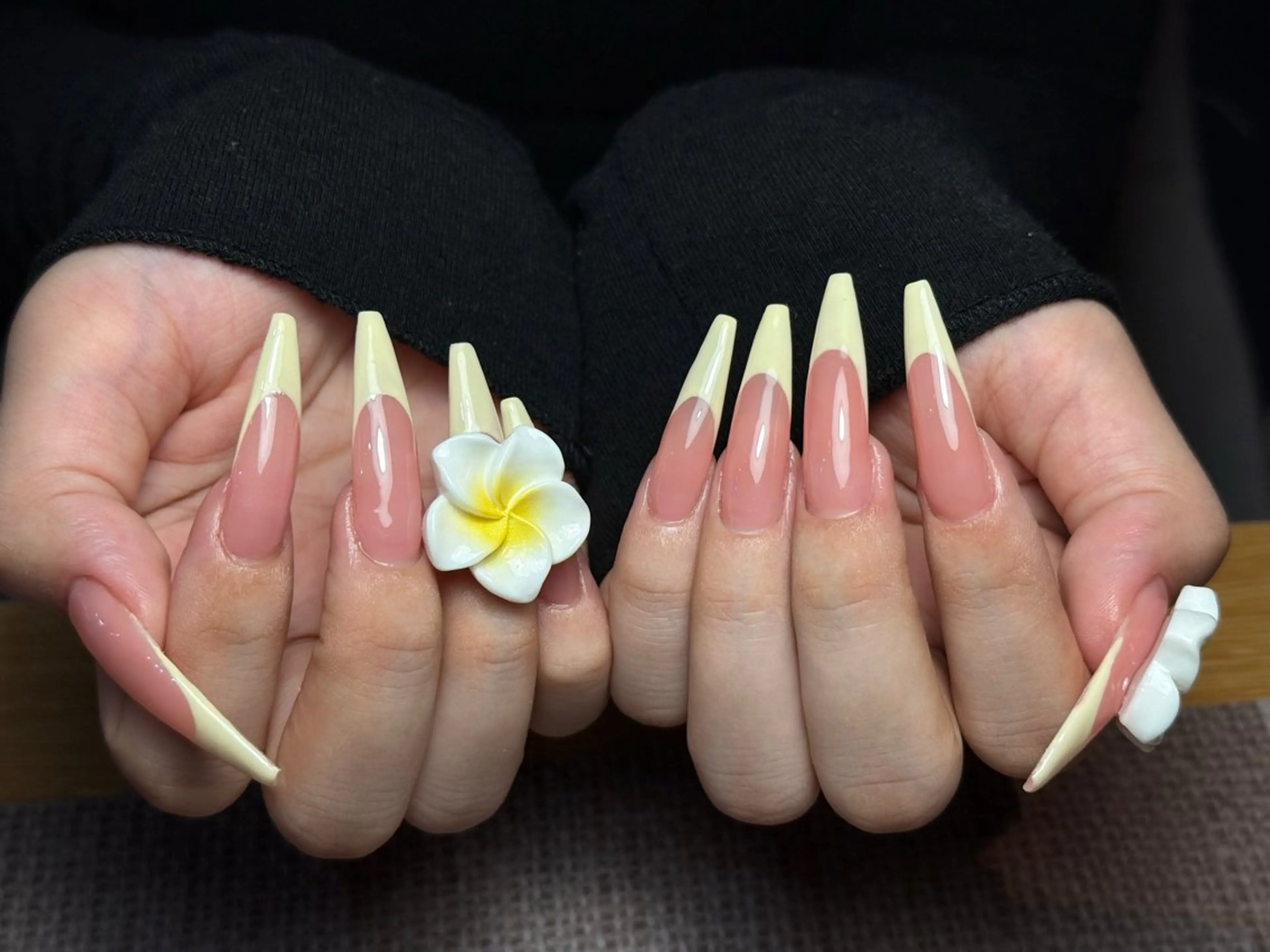ネイル フレンチネイル グラデーション 韓国ネイル マグネットネイル シンプルネイル CoMo Nail Studio所属・CoMo Nailのネイルデザイン