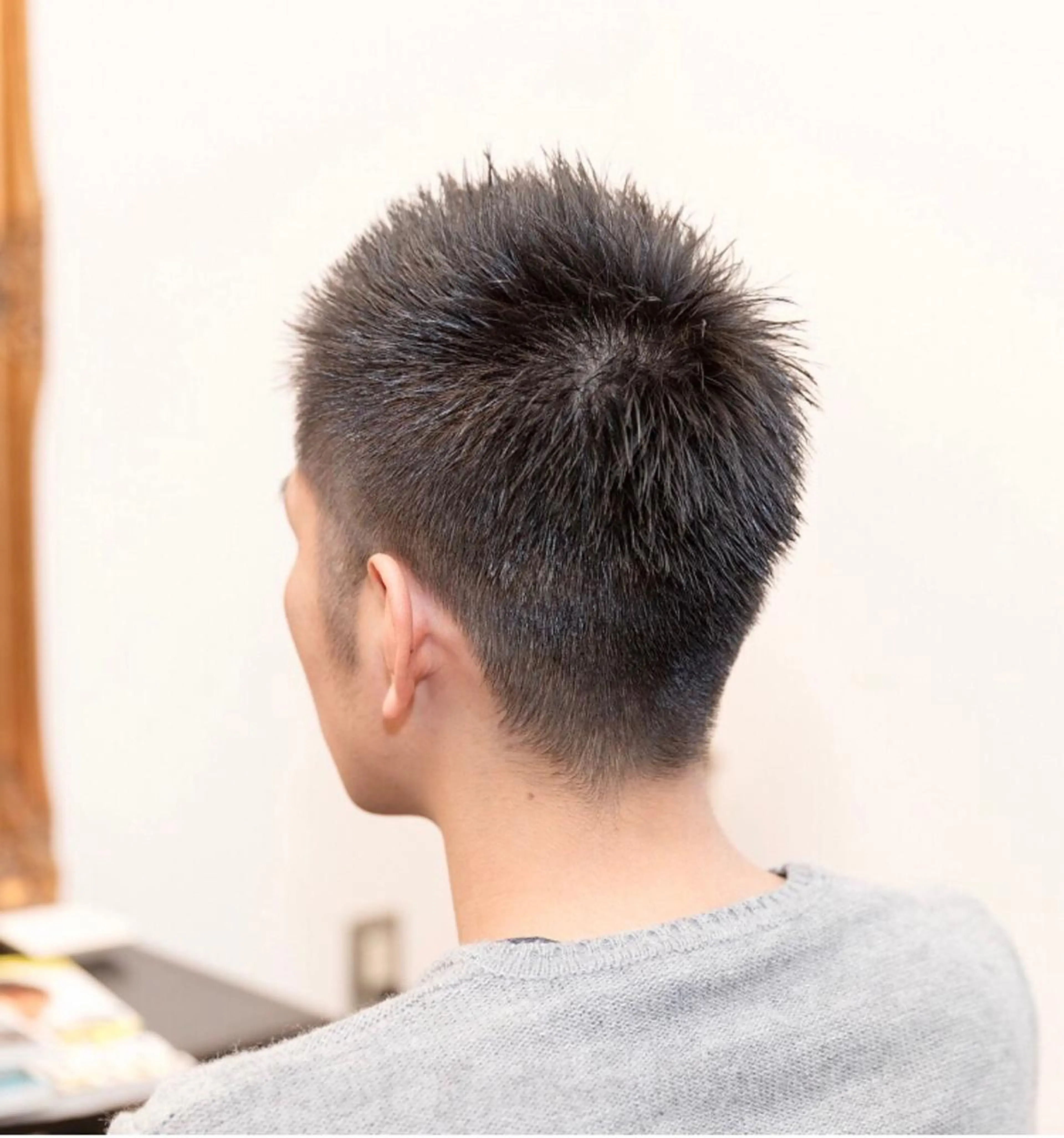 ショート 🌈インナーカラー 手塚直生のヘアスタイル