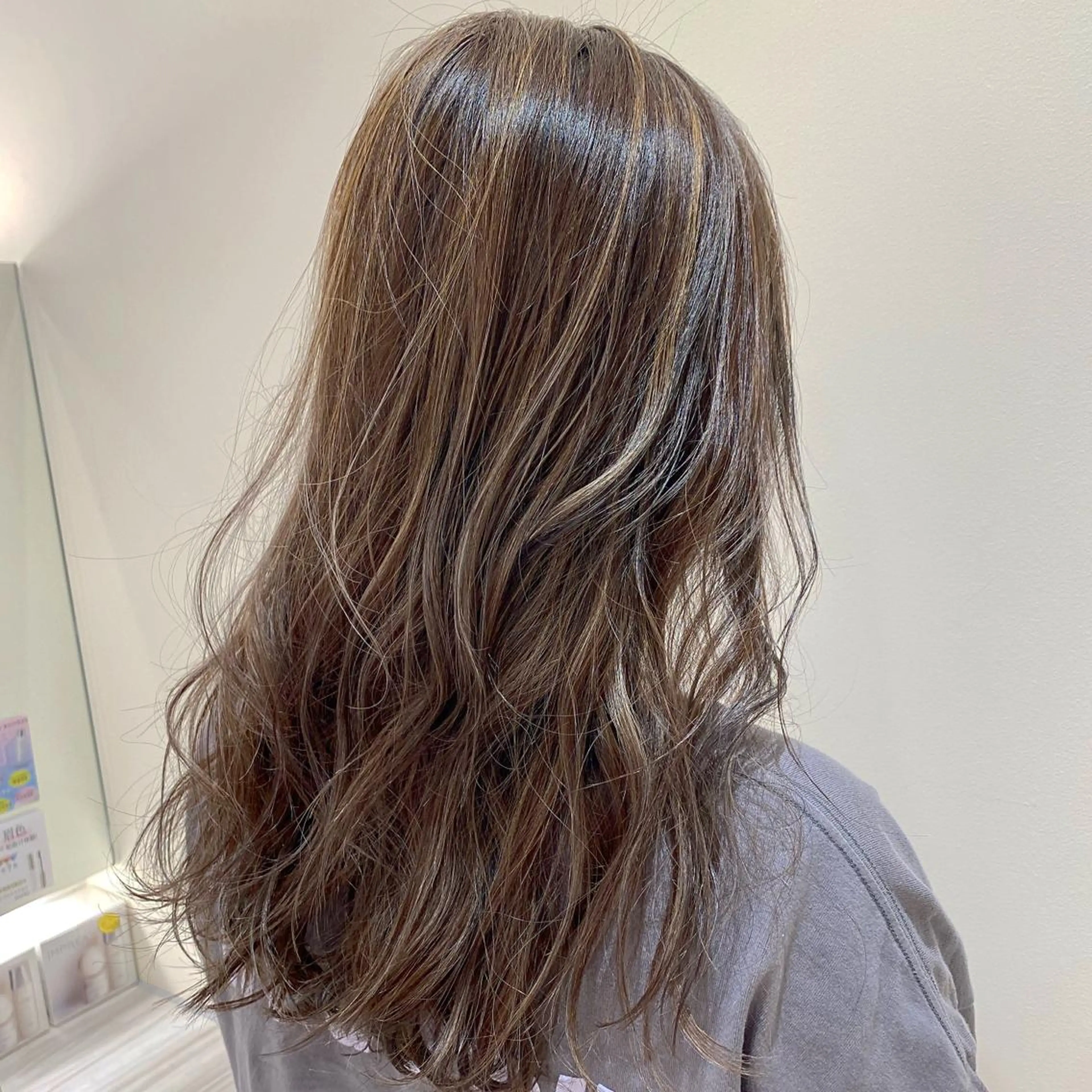 セミロング カラー ヘアカラー プレイングカラー🤍 細めハイライトのヘアスタイル