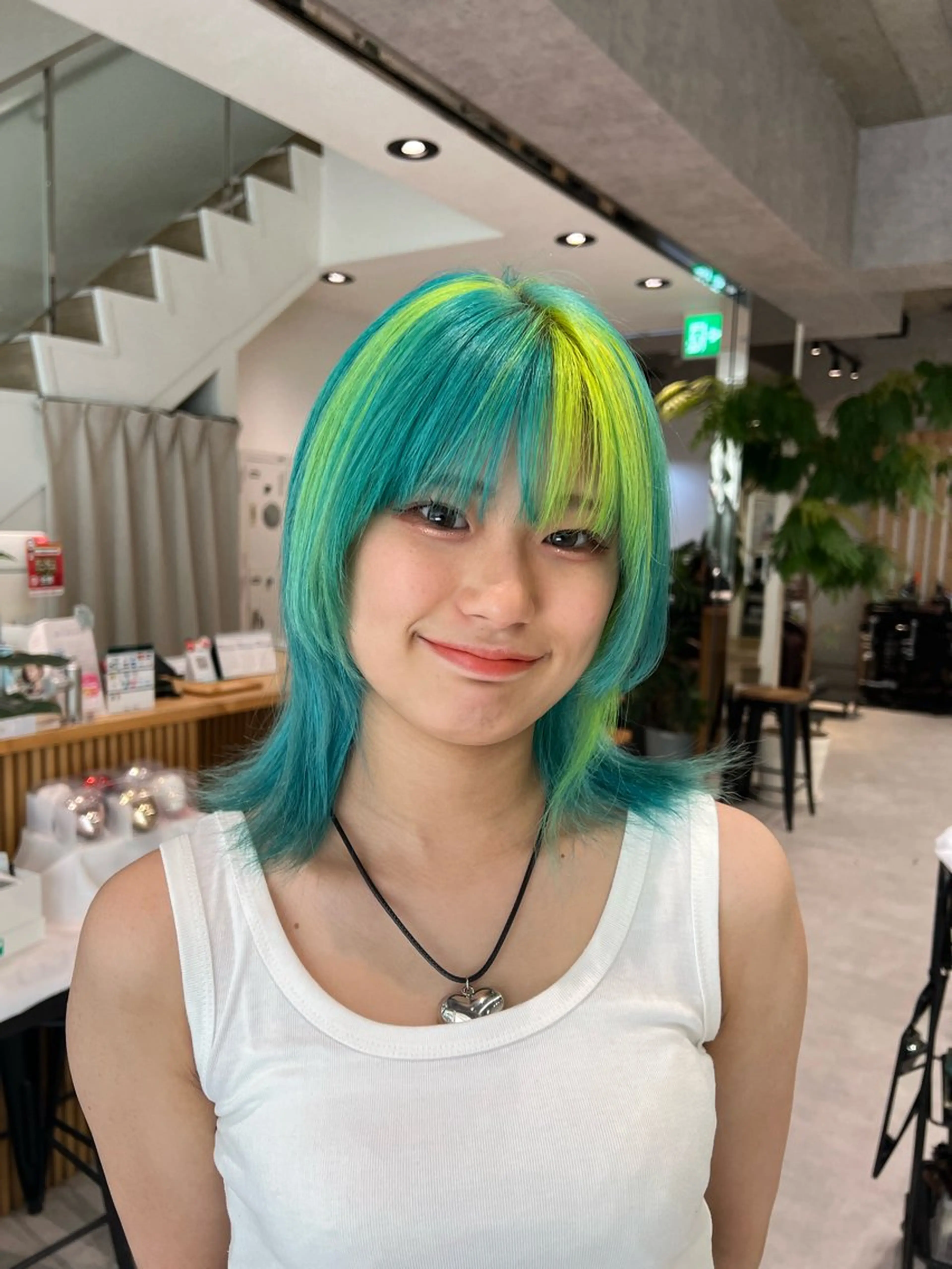 ミディアム カラー ヘアカラー トリートメント ダブルカラーブリーチ 髪質改善　縮毛矯正のヘアスタイル