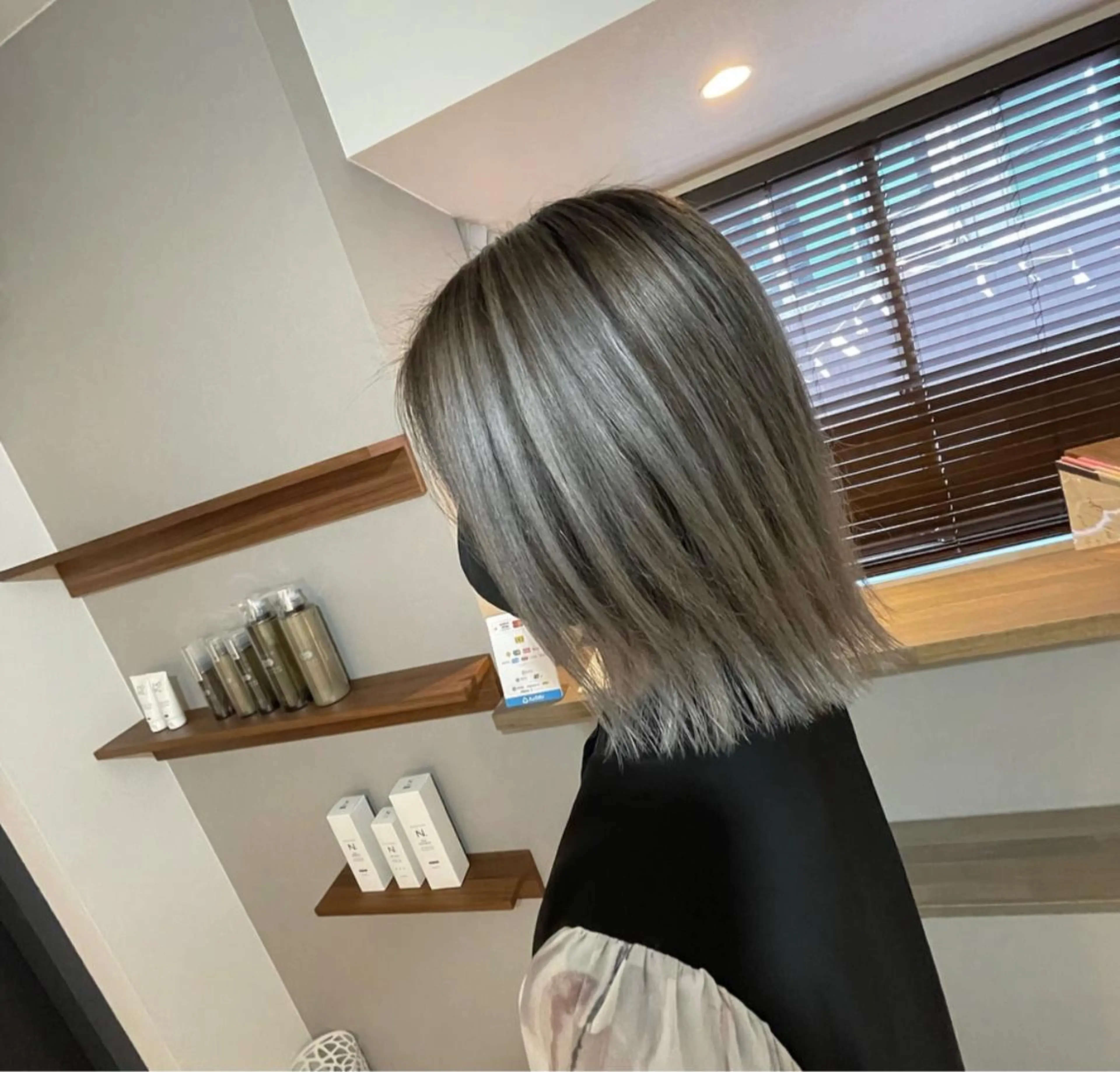 ショート カラー バレイヤージュ レイヤーカット カット ヘアカラー ギャルの革命児 秀斗のヘアスタイル