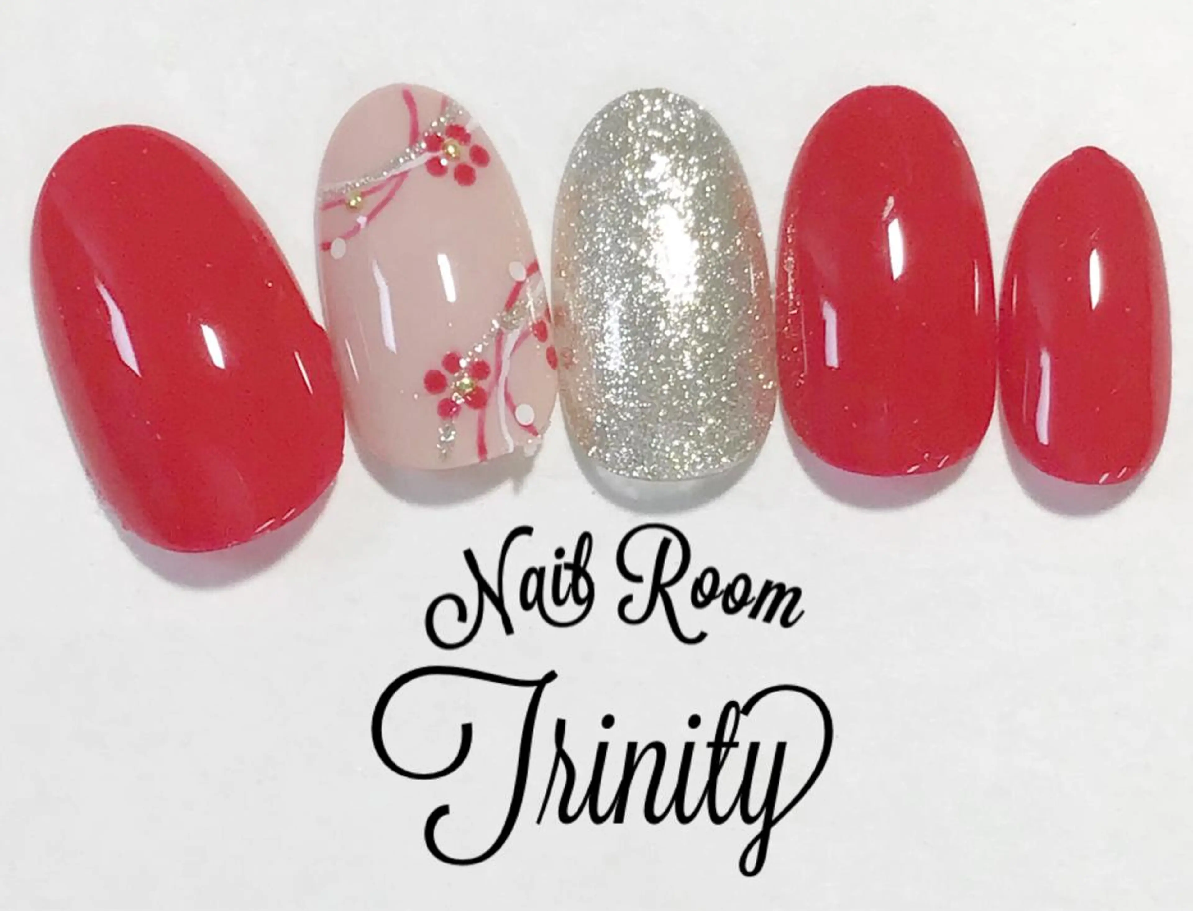 ネイル ハンドネイル Trinity ネイリストスタッフのネイルデザイン