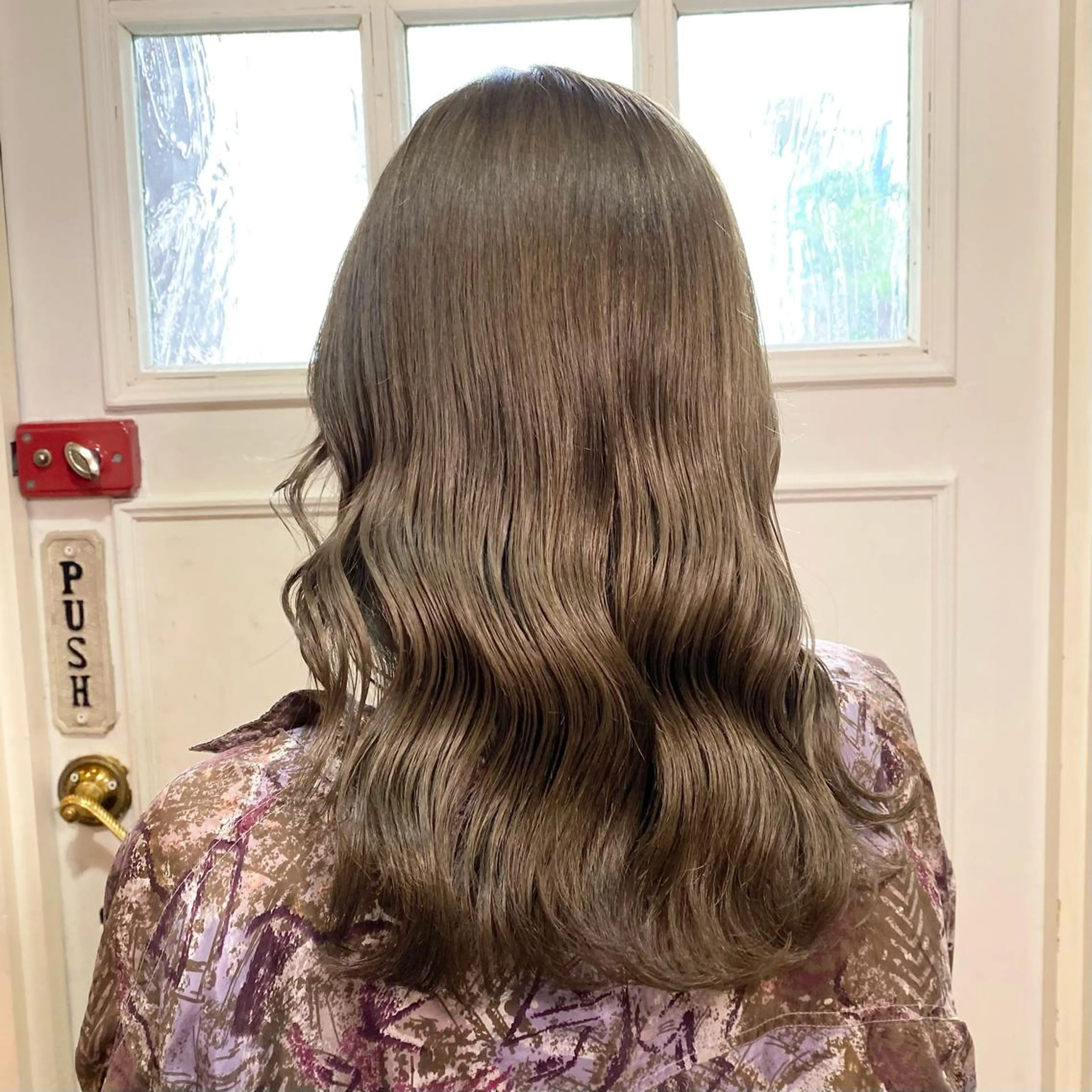 ミディアム 韓国風ヘア カット ヘアカラー トリートメント ヘッドスパ BRITS 渡辺 菜々子のヘアスタイル