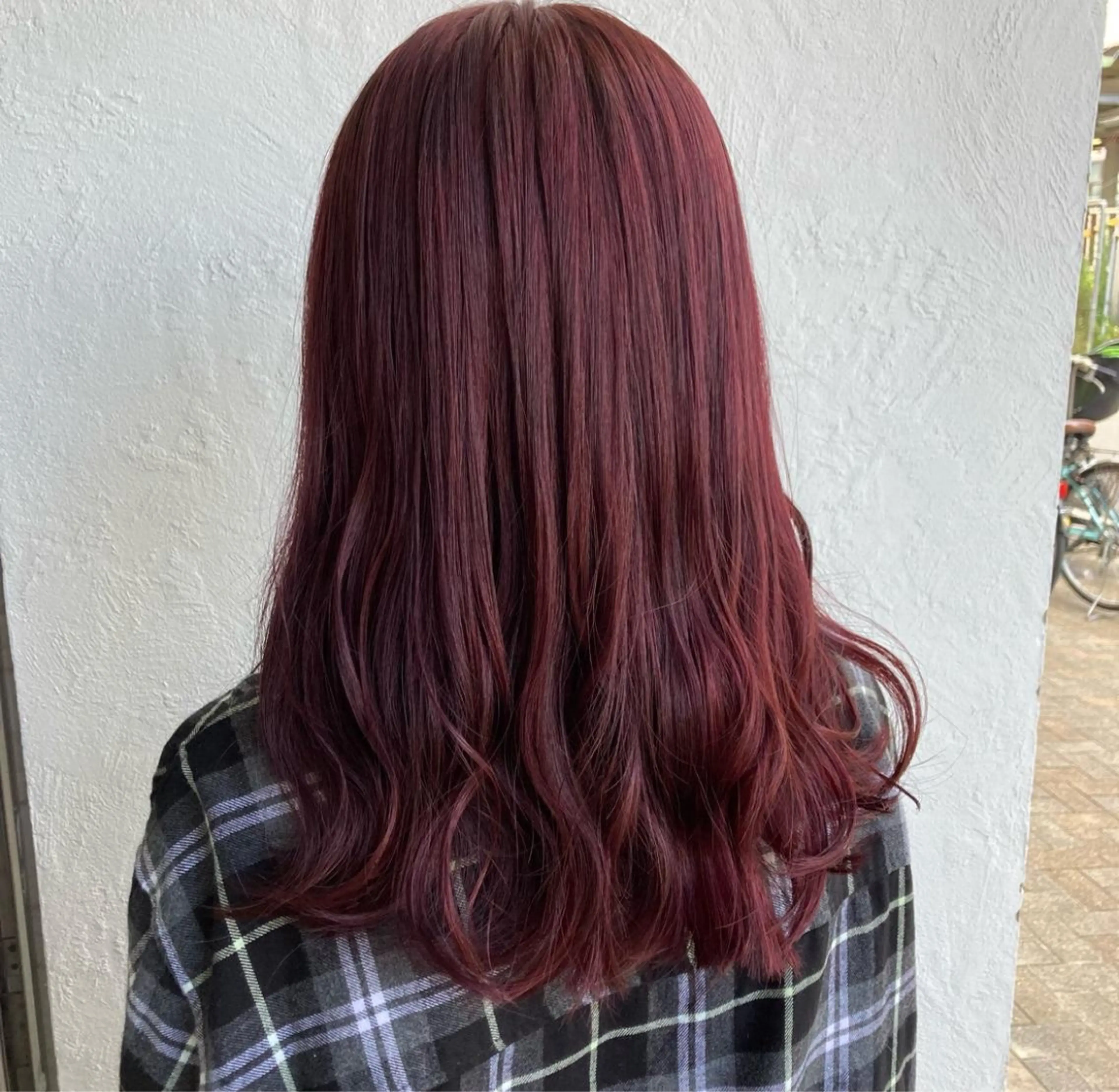 ロング カラー レッドカラー 松尾 遥花のヘアスタイル
