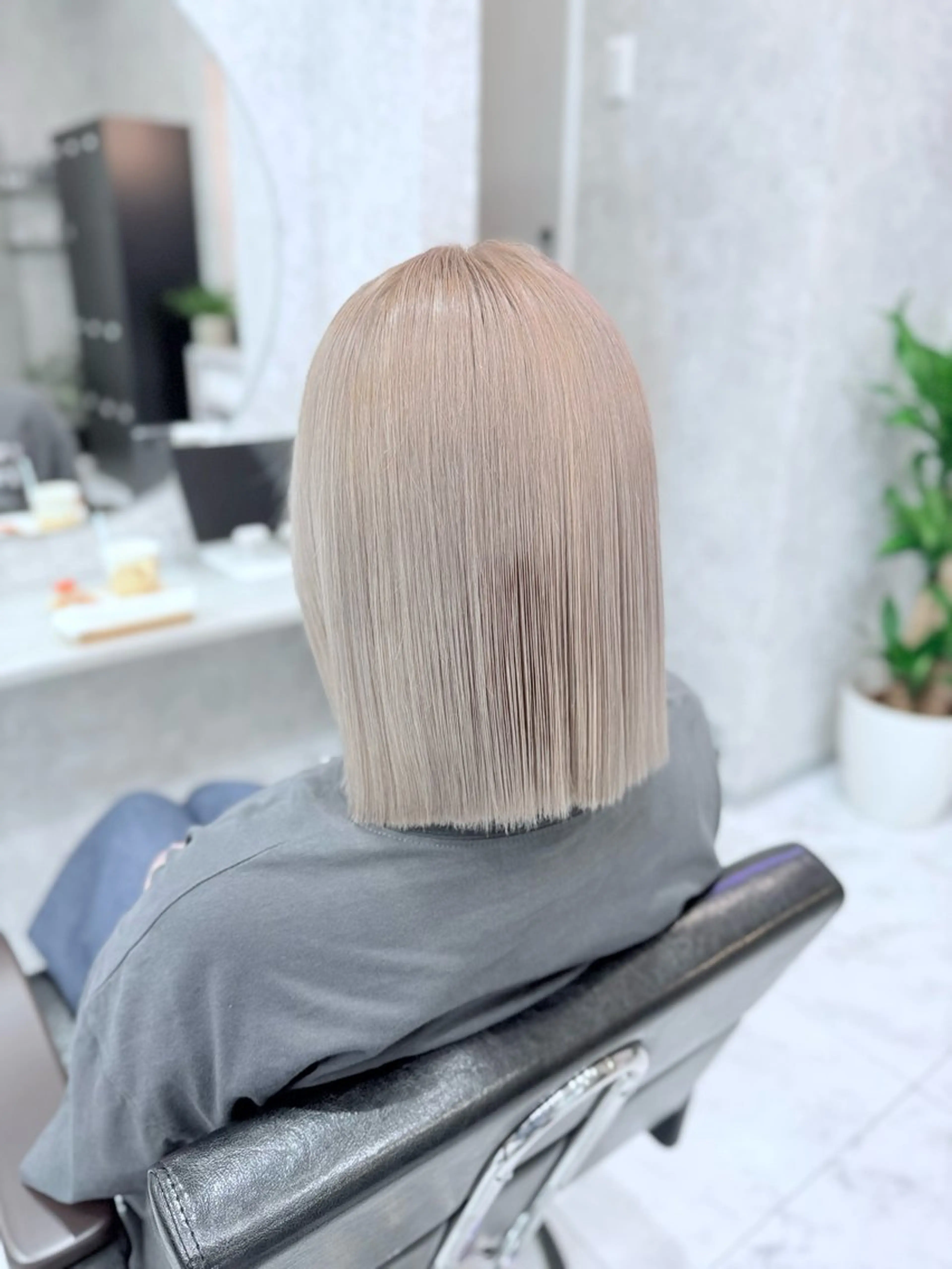 ミディアム カラー 🌈派手髪ハイトーン 🌈鈴木亮太🌈のヘアスタイル