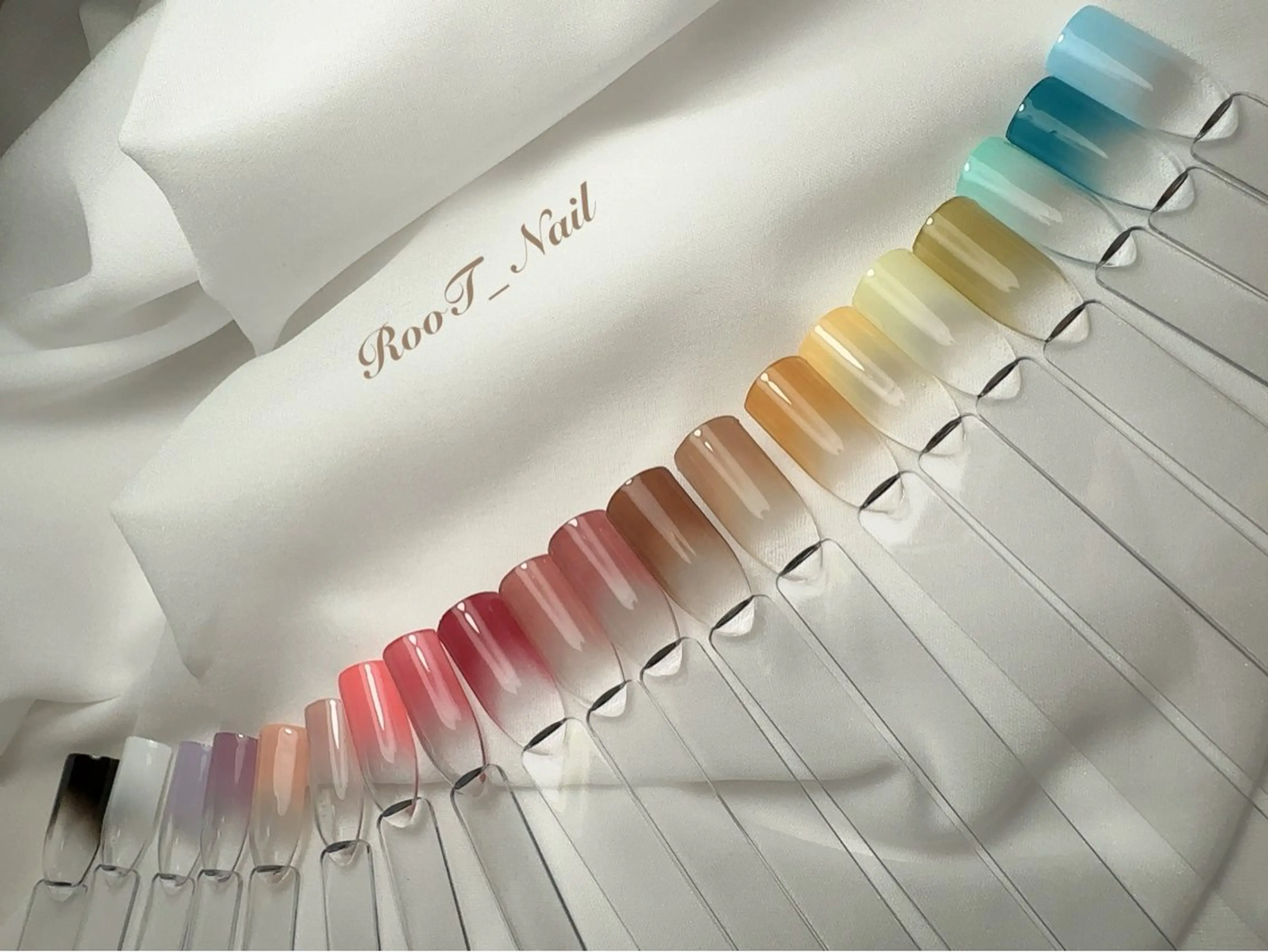 ネイル グラデーション ハンドネイル RooT Nailのネイルデザイン