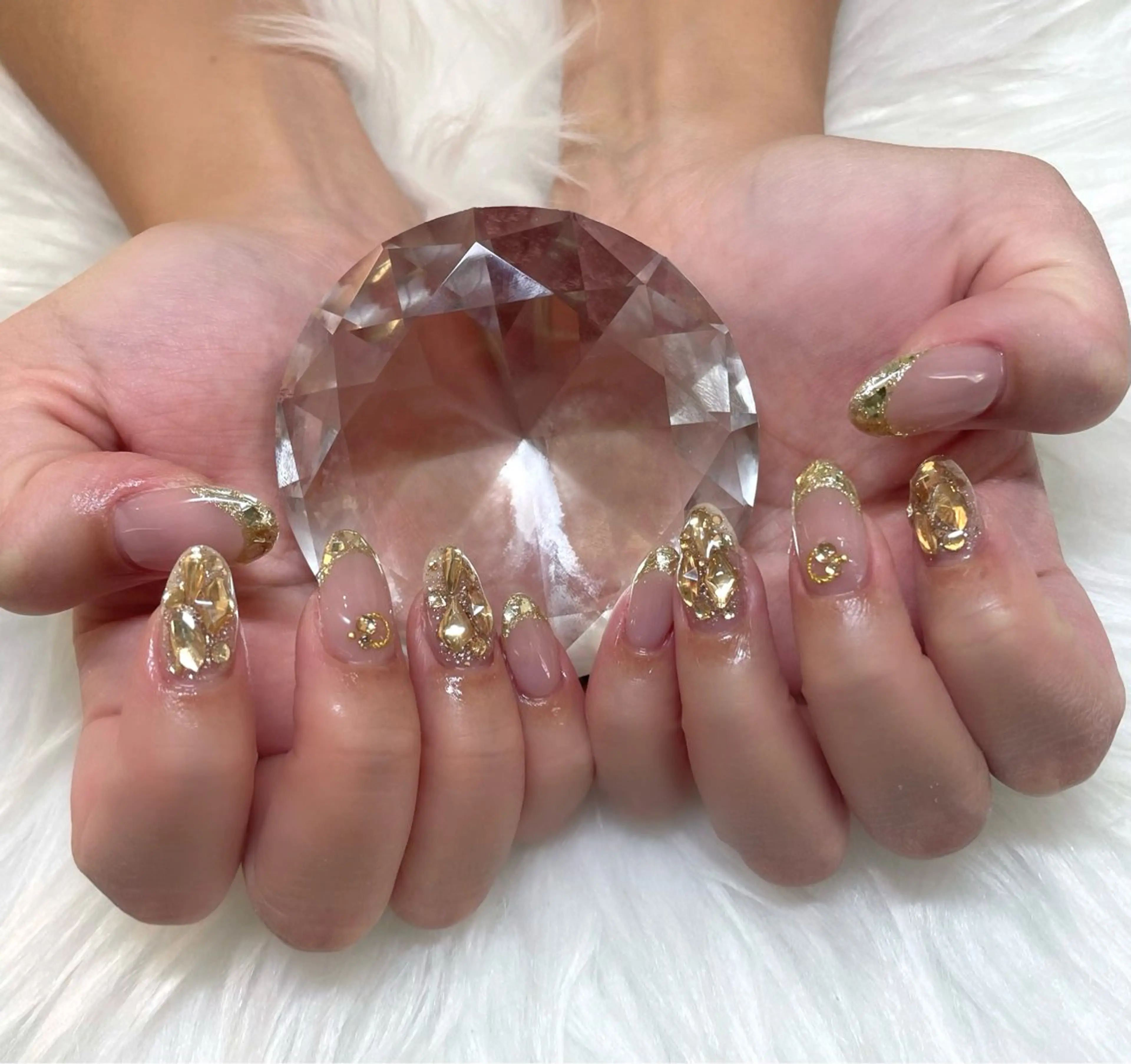 ネイル フレンチネイル ガラスフレンチ ゴールド ピンク ストーンネイル ハンドネイル e-up by boss所属・e-up nail Arisaのネイルデザイン