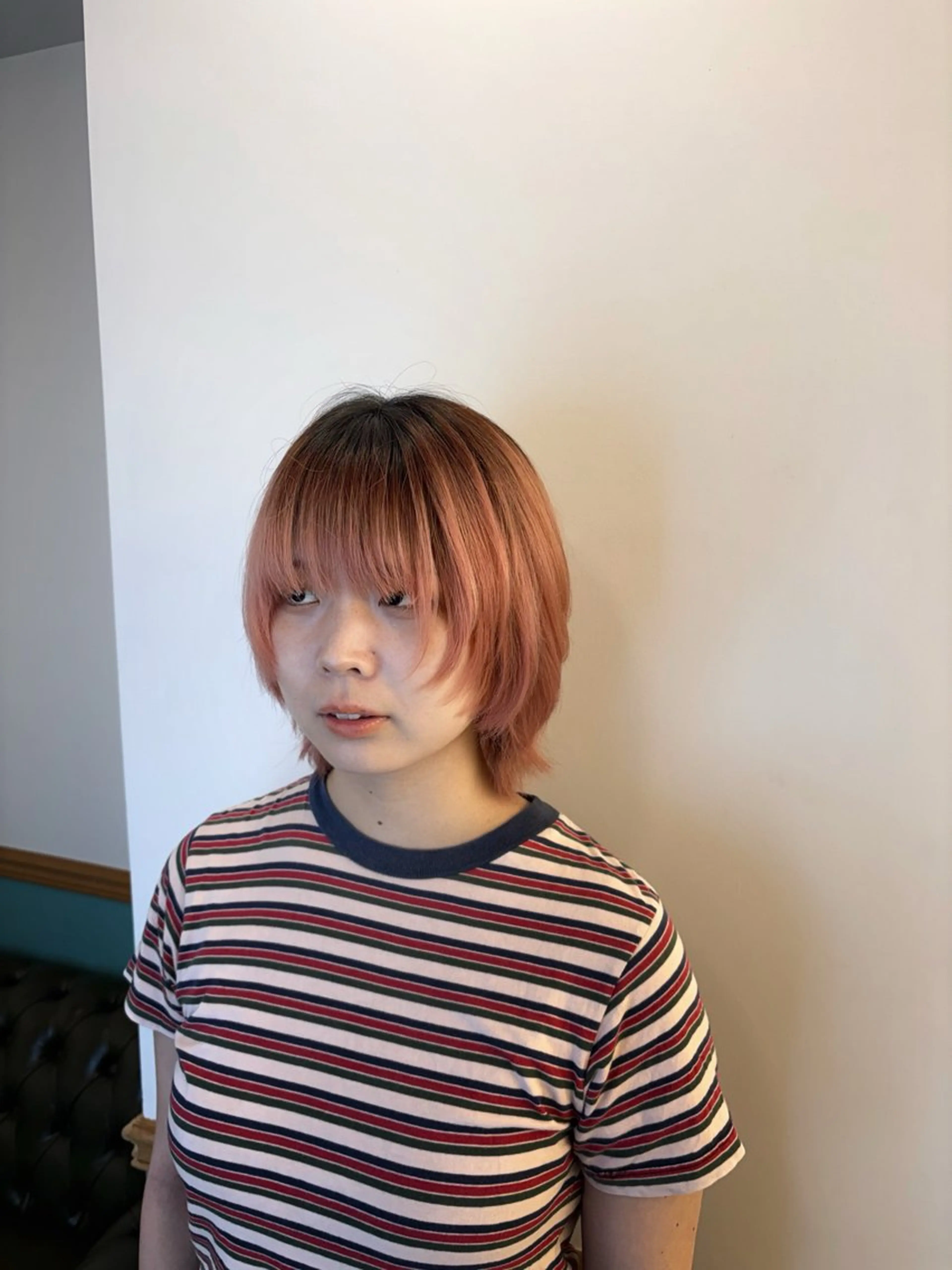 ショート レイヤーカット× ハイトーン👾はちすのヘアスタイル