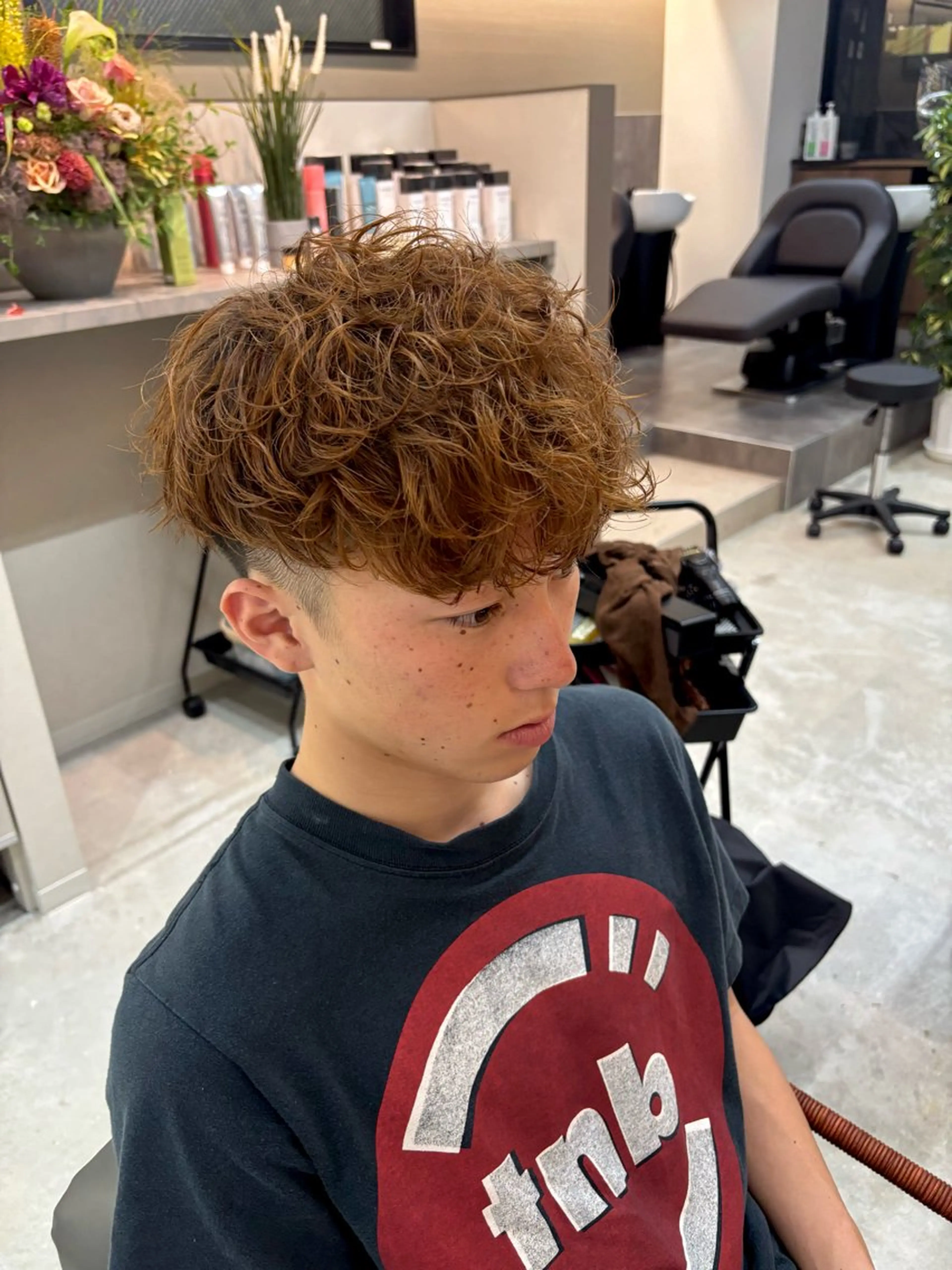ショート パーマ 渡 汐音のヘアスタイル