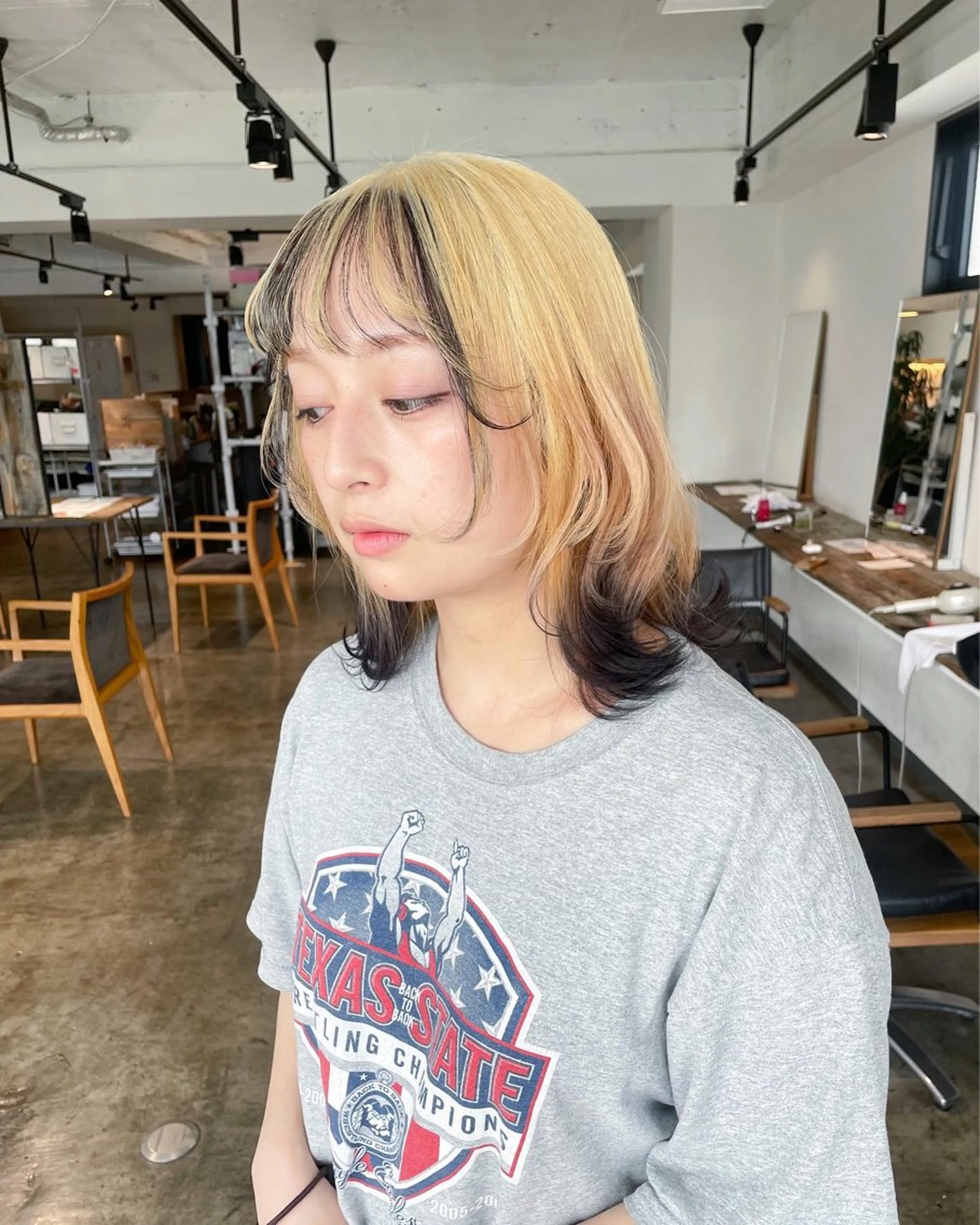 ミディアム カラー 黒髪 デザインカラー ハイトーン/レイヤー /ケアブリーチ石川治のヘアスタイル
