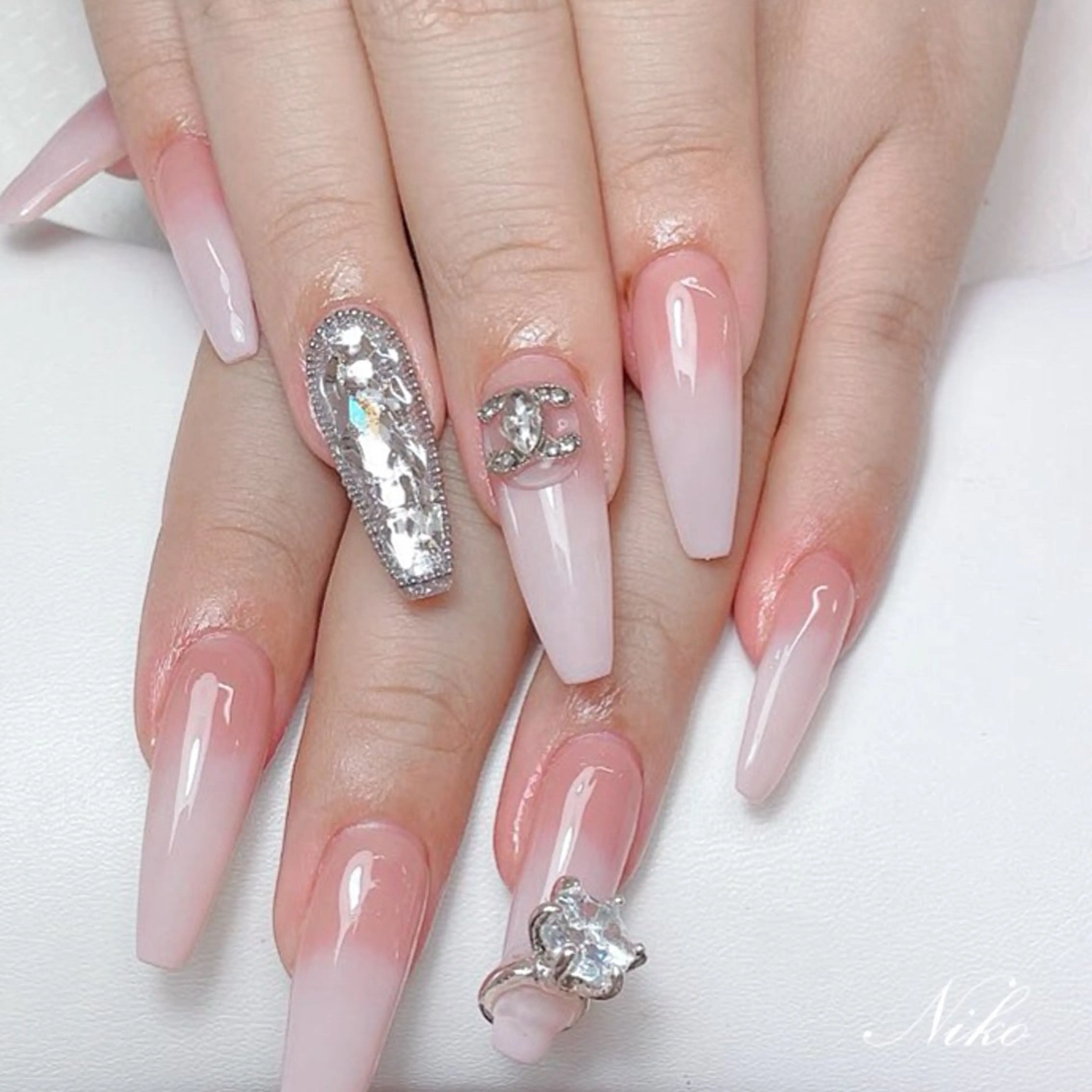 ネイル チークネイル 長さ出し フラッシュネイル フットネイル フレンチネイル Niko nailサロンのネイルデザイン