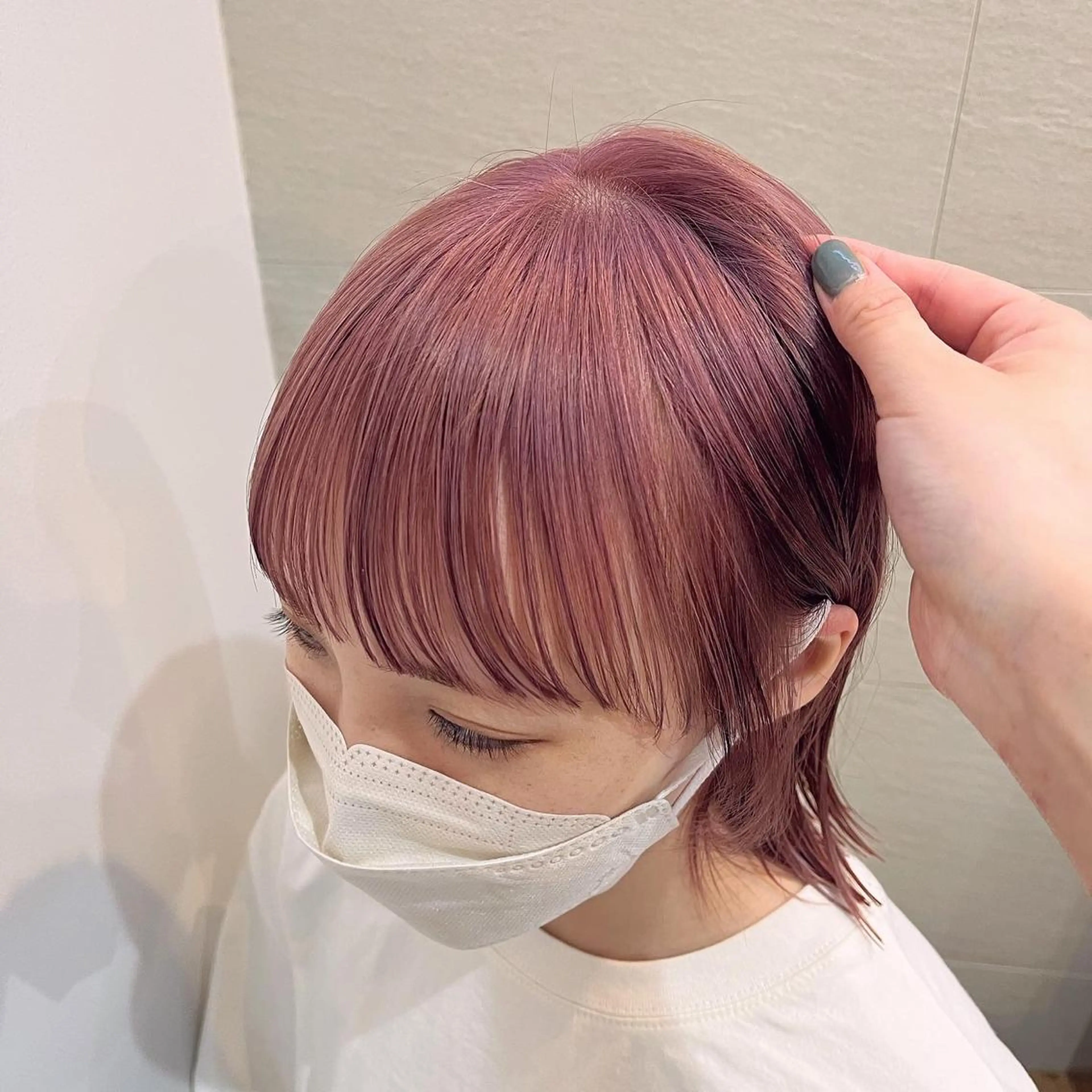 ミディアム カラー あやめ【顔まわり/レ イヤー/柔らかカラ】のヘアスタイル