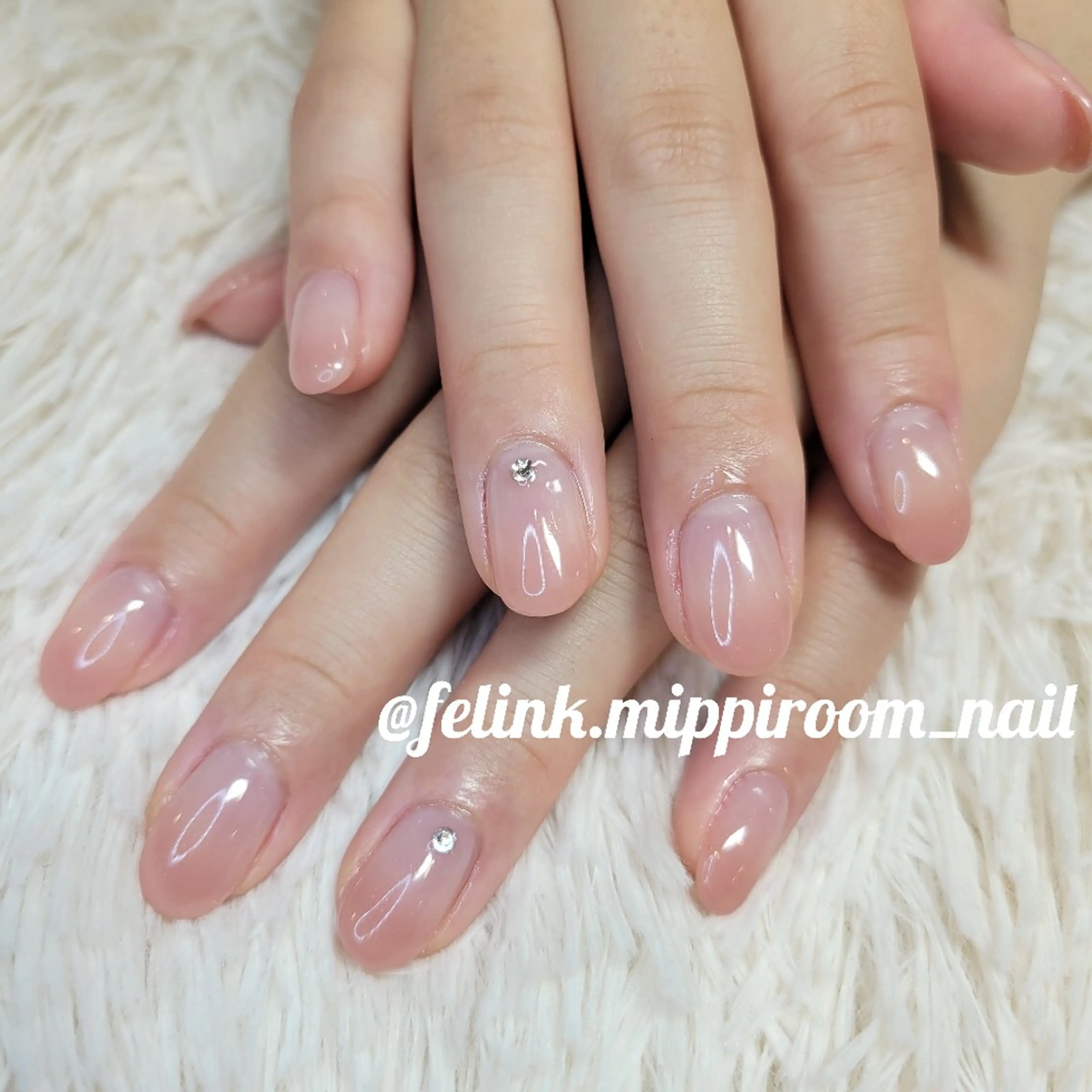 ネイル グラデーション ストーンネイル Nail&Eyelash ビューティーサロンFelink所属・felink  miyuki のネイルデザイン