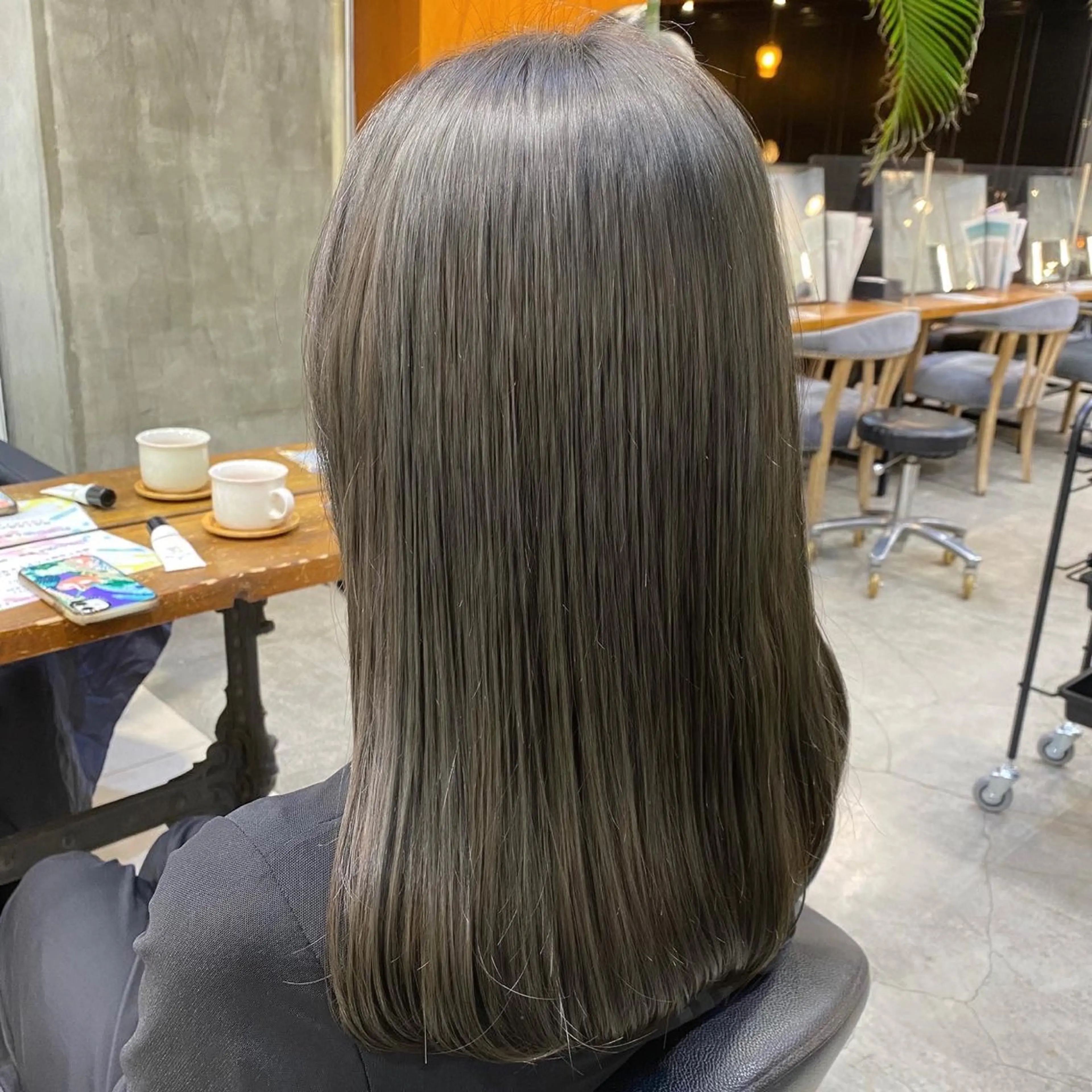 セミロング カラー グレージュ カーキグレージュ ブリーチなしダブル カラー🧸🐺陽介のヘアスタイル